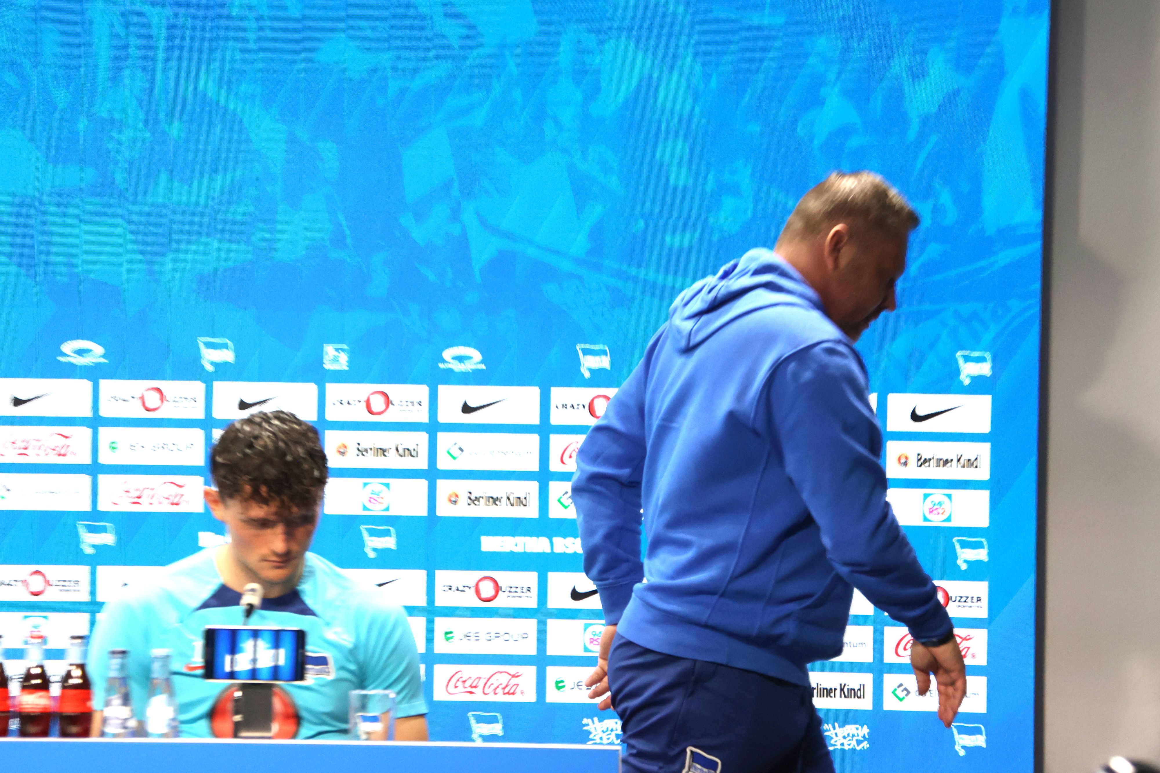 Pal Dardai stürmt aus dem Raum