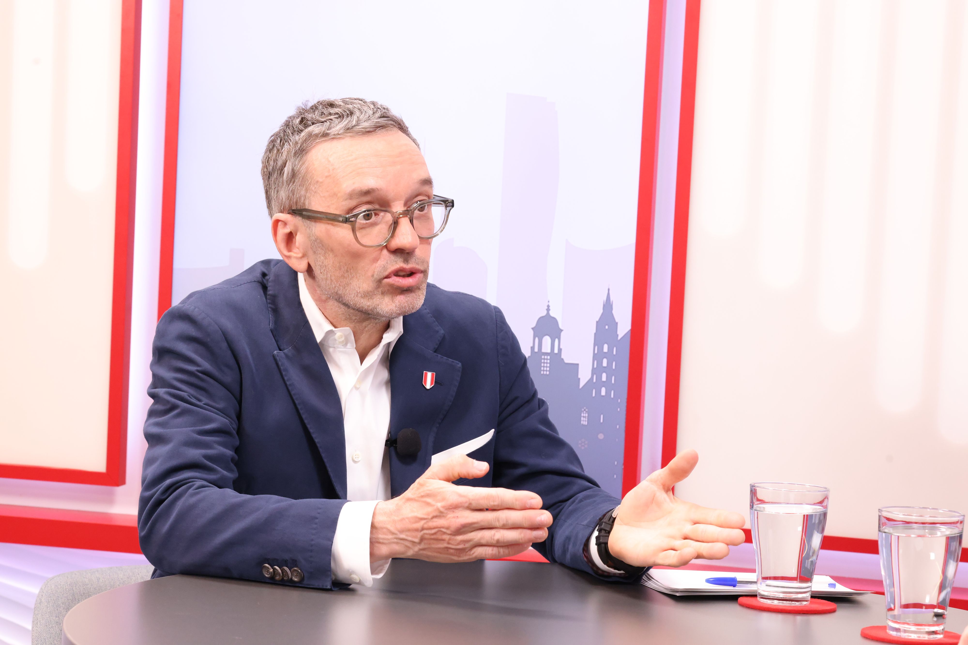 Herbert Kickl: Wut über hohe ORF-Gehäter.