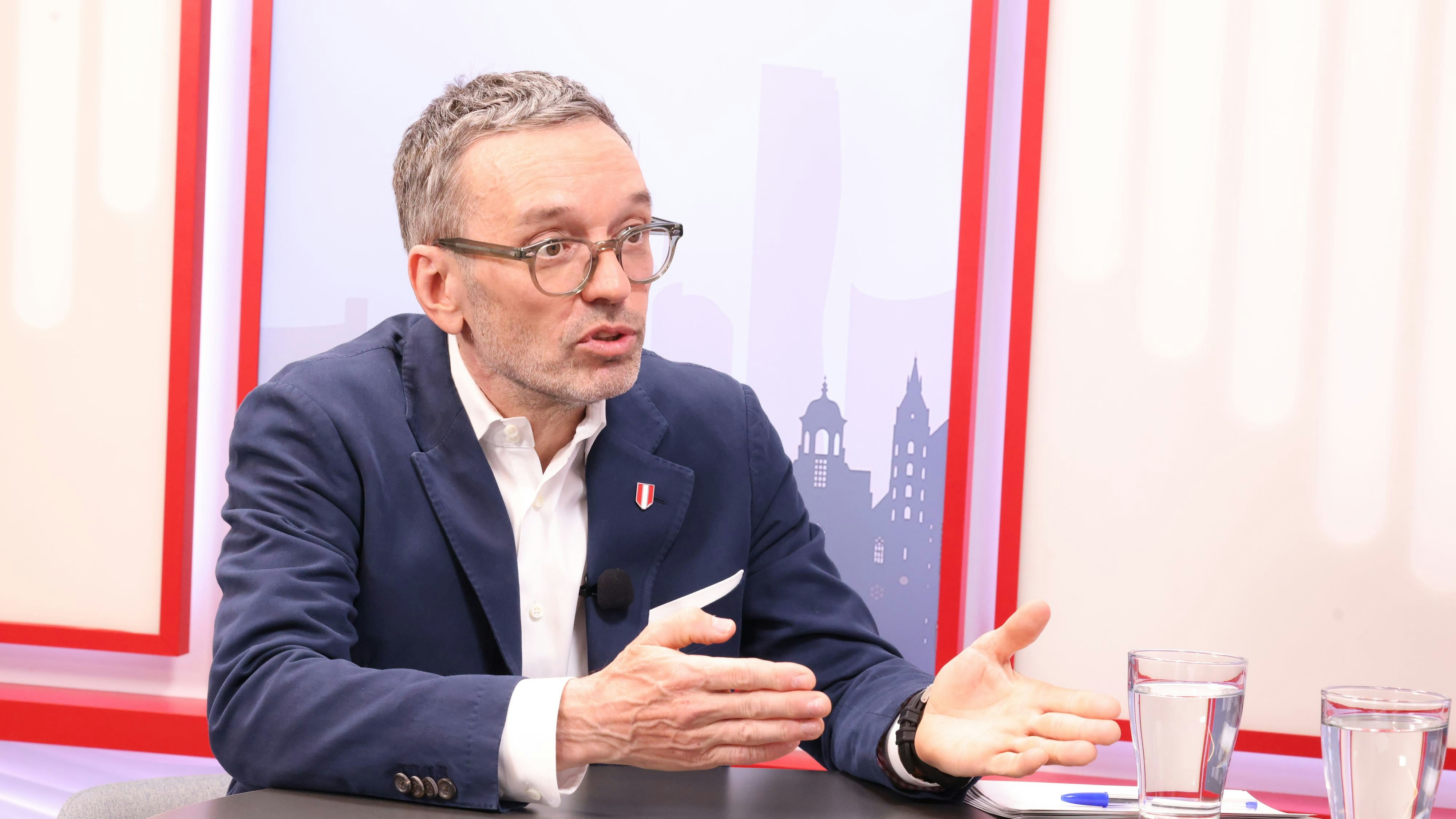 Herbert Kickl: Wut über hohe ORF-Gehäter.