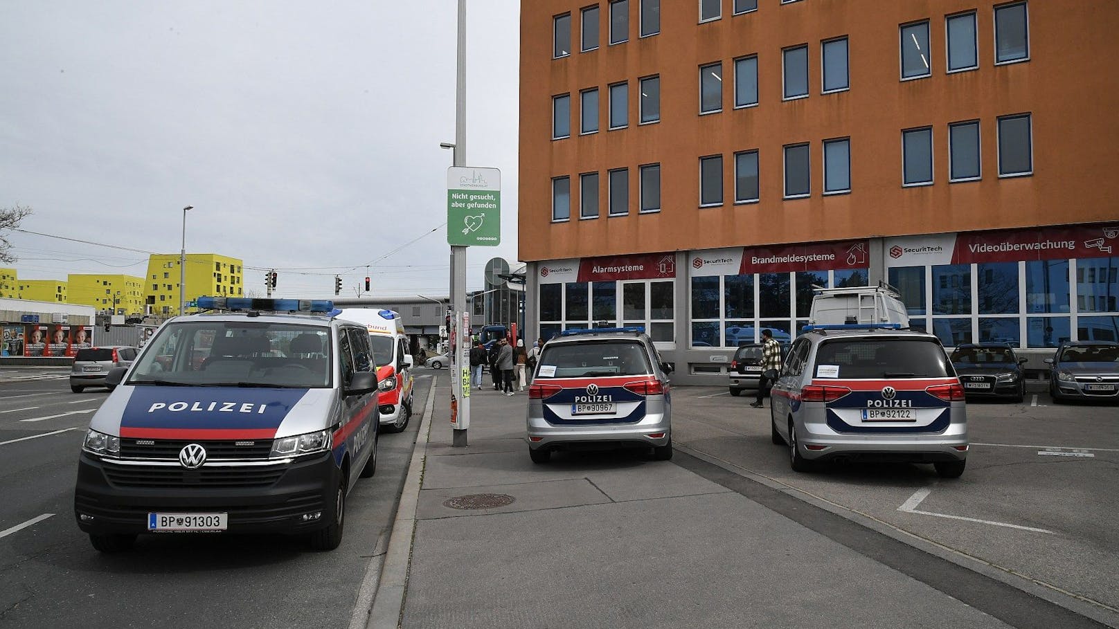 Polizei-Großeinsatz in Liesing. Es kam zu einer Festnahme.