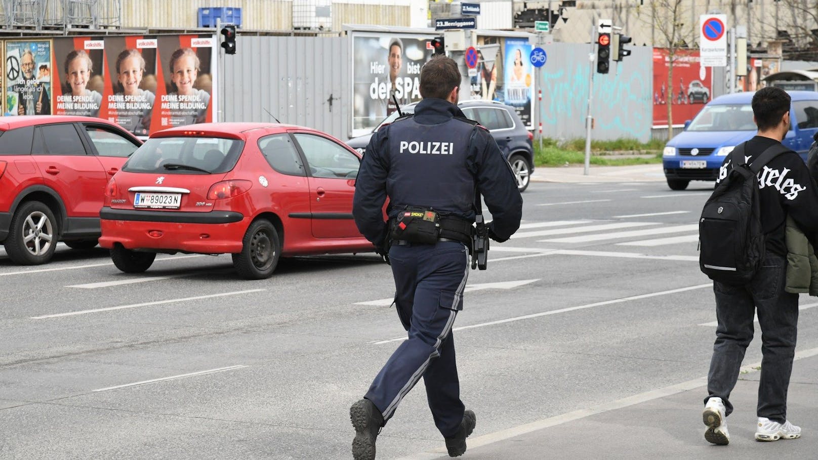 Polizei-Großeinsatz in Liesing. Es kam zu einer Festnahme.