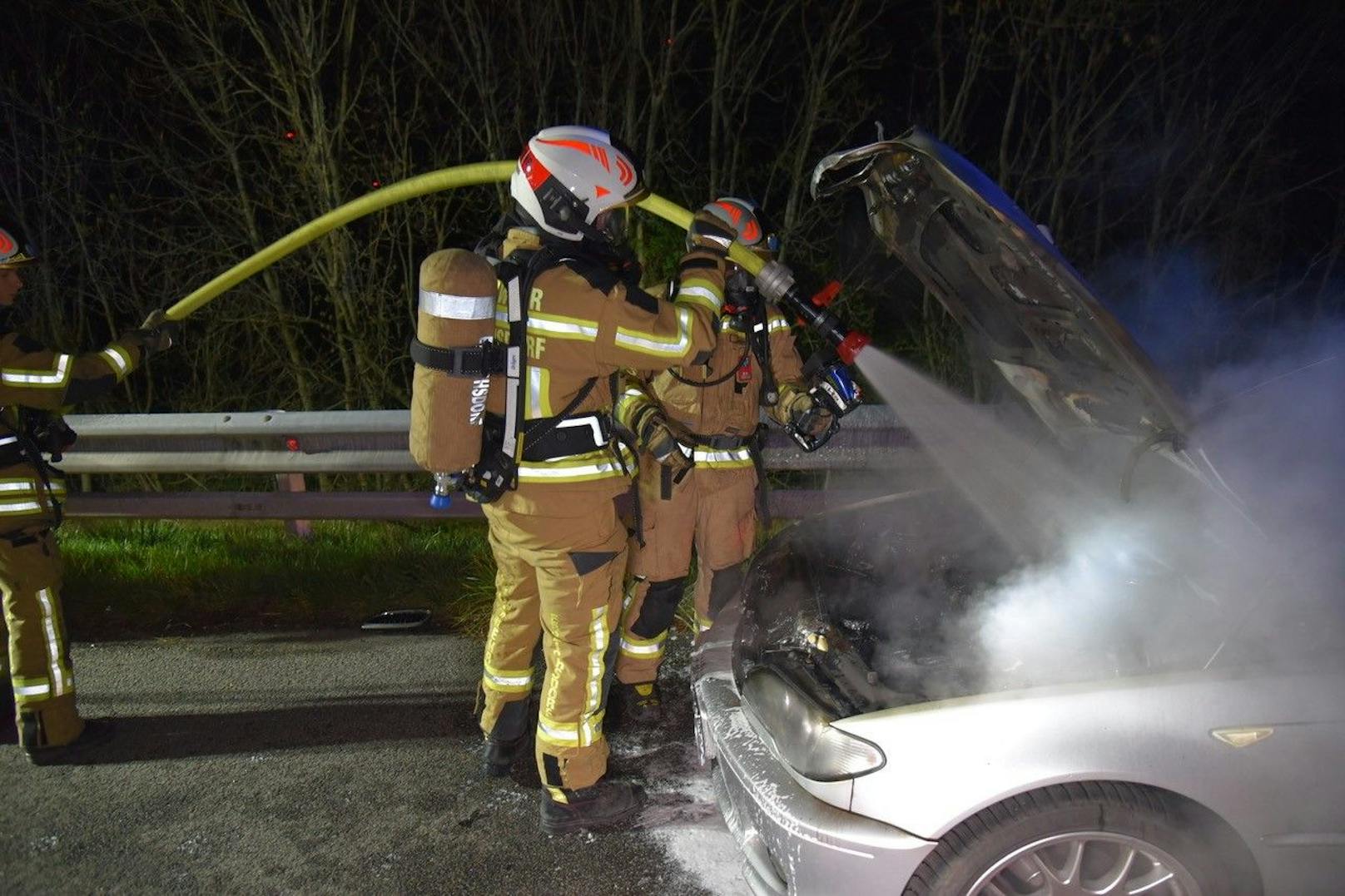 Der Fahrer und seine Beifahrerin konnten sich in Sicherheit bringen.