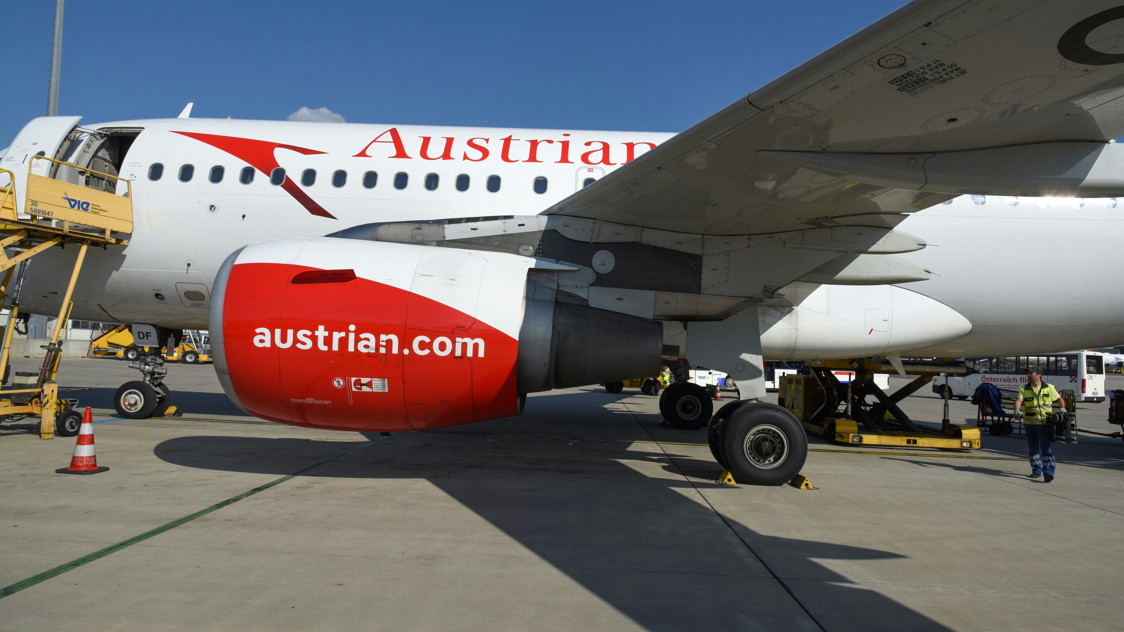 Bei der AUA fliegen neben Flugzeugen neuerdings auch die Fetzen.