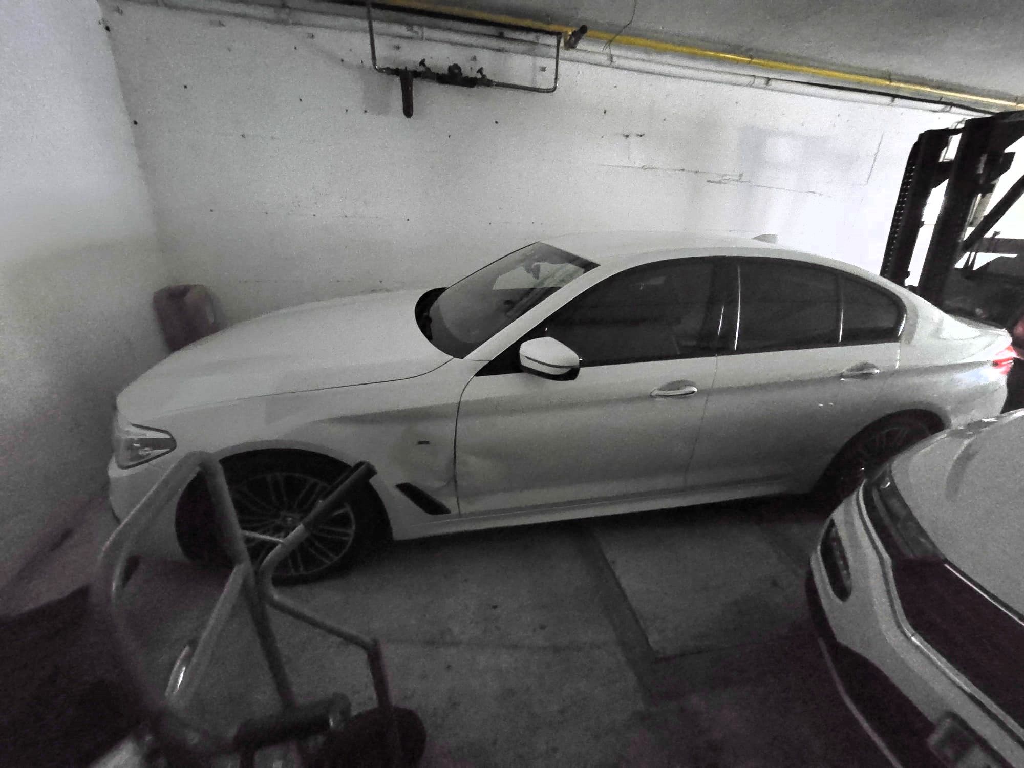 Der BMW befindet sich nach wie vor bei einem Abschleppdienst. Wann er abgeholt wird, ist noch nicht bekannt.