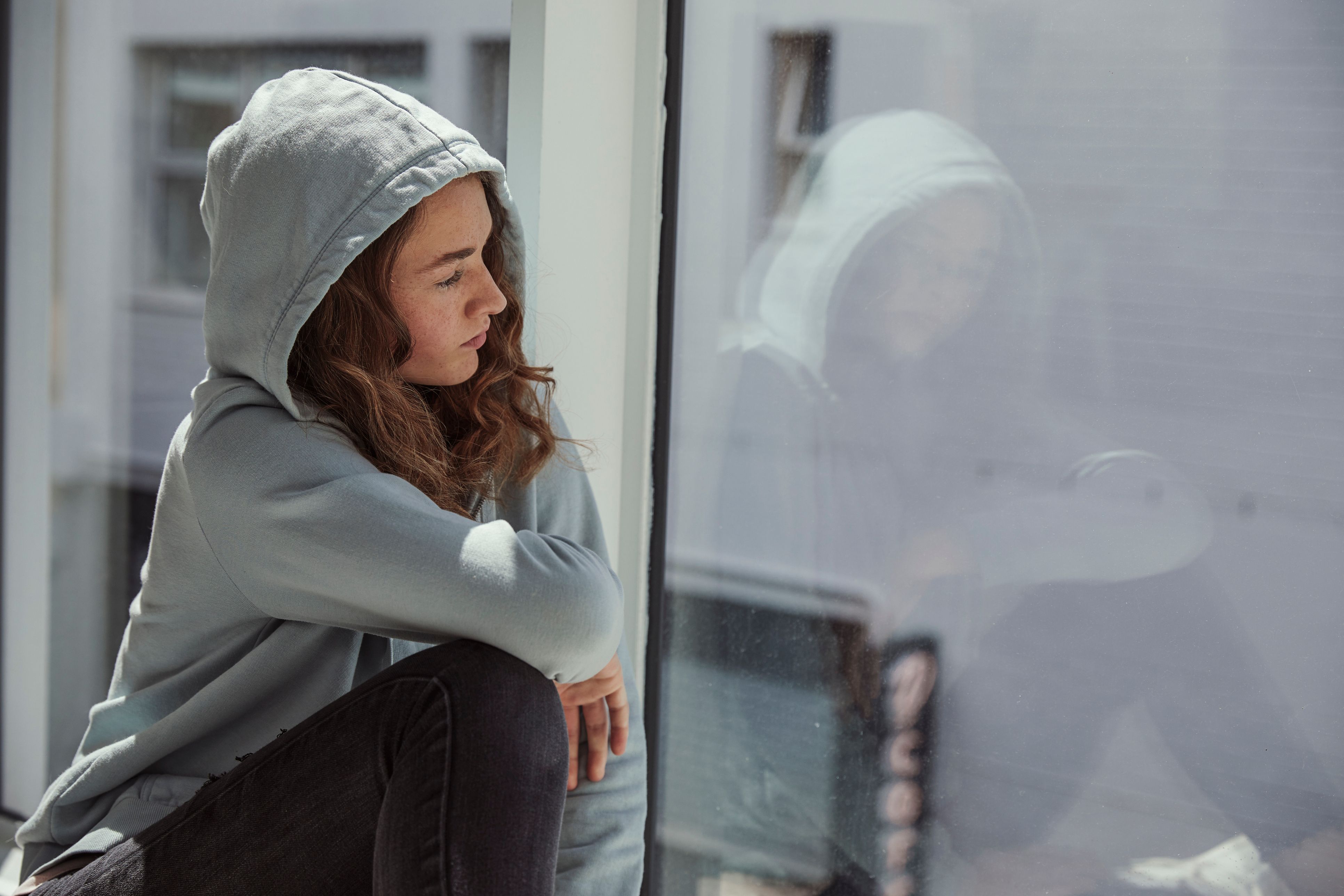 Besonders junge Menschen kämpfen oft mit psychischen Problemen. Das Jugendrotkreuz hilft. 