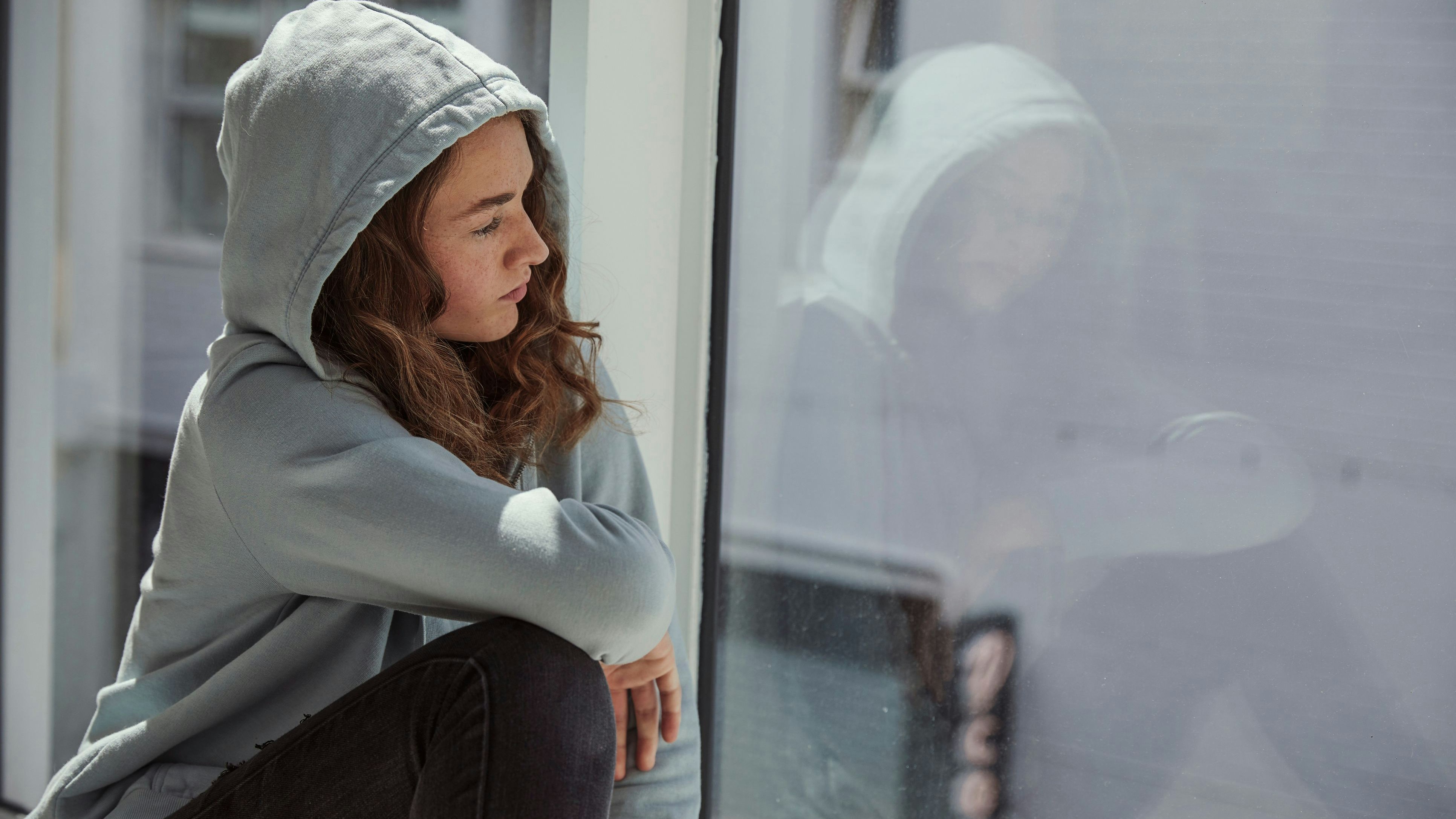 Besonders junge Menschen kämpfen oft mit psychischen Problemen. Das Jugendrotkreuz hilft. 