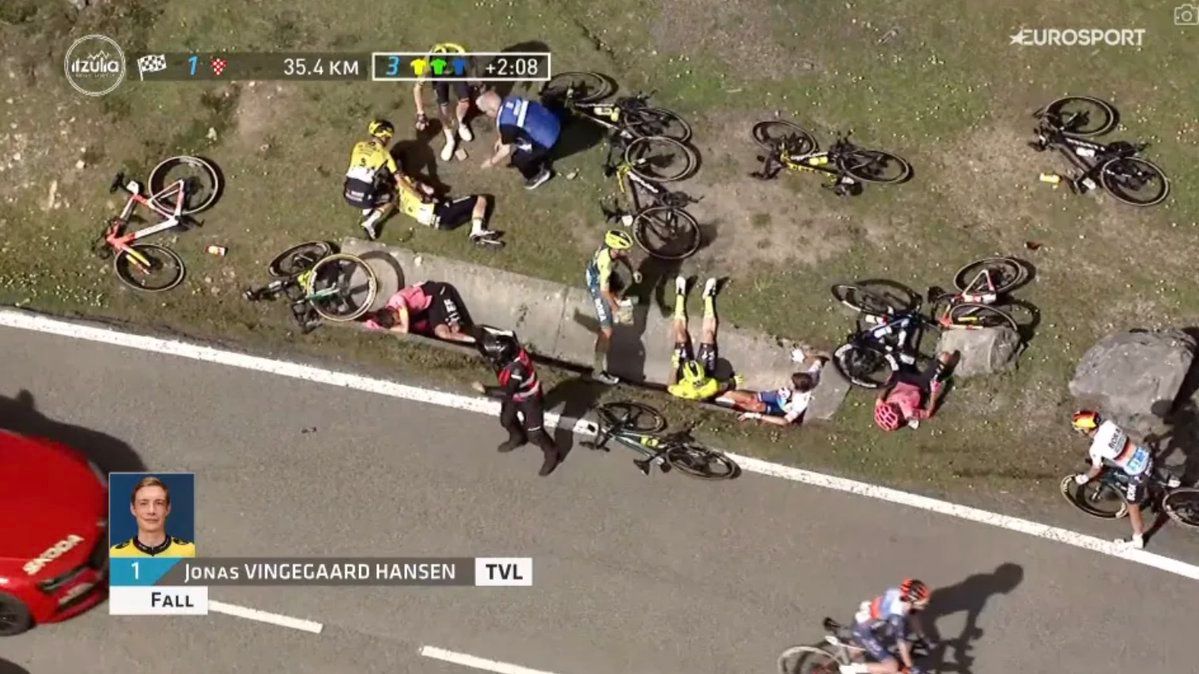 Bei der Baskenland-Rundfahrt ist es zu einem brutalen Sturz gekommen. 