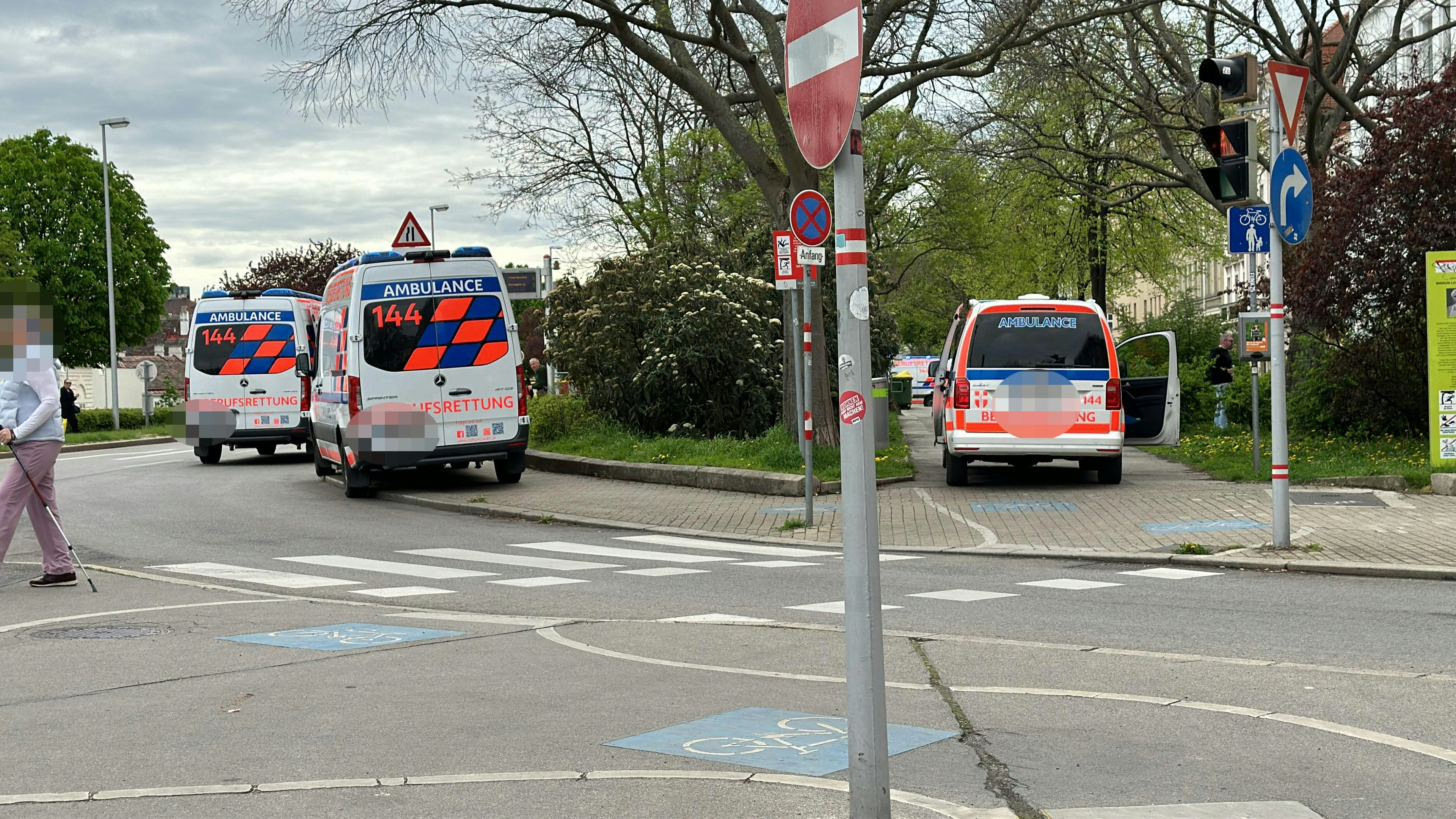 Atemnot in Wiener Schule – 12 Kids von Rettung versorgt