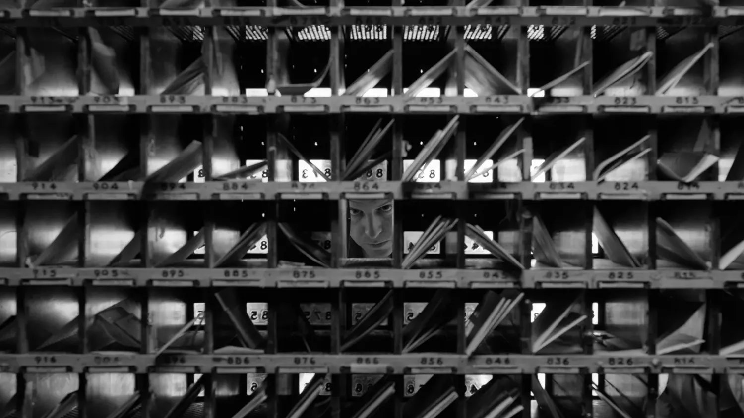 Die Fragmentierung der Wirklichkeit: Tom Ripley (Andrew Scott) in einem New Yorker Postamt.