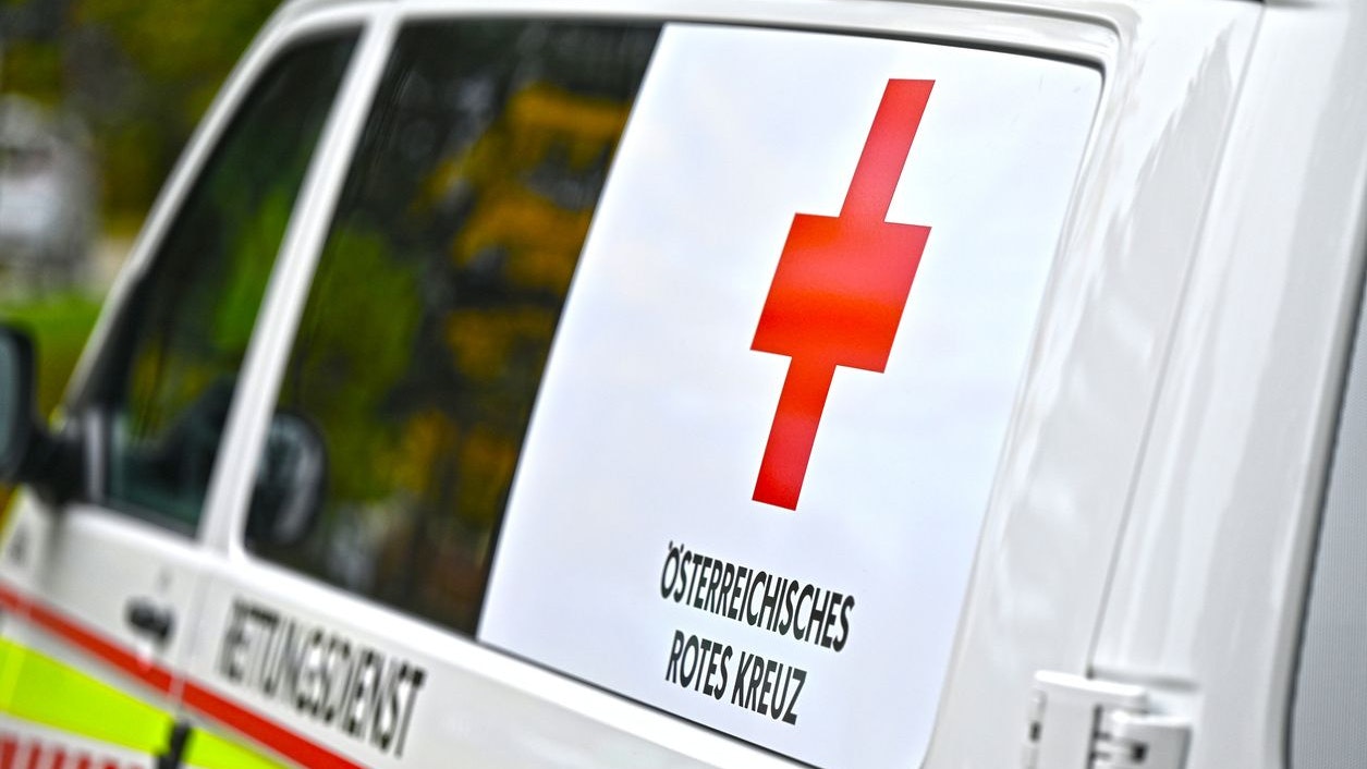 Heute.at - Frontalcrash mit Rettungsauto fordert vier Verletzte