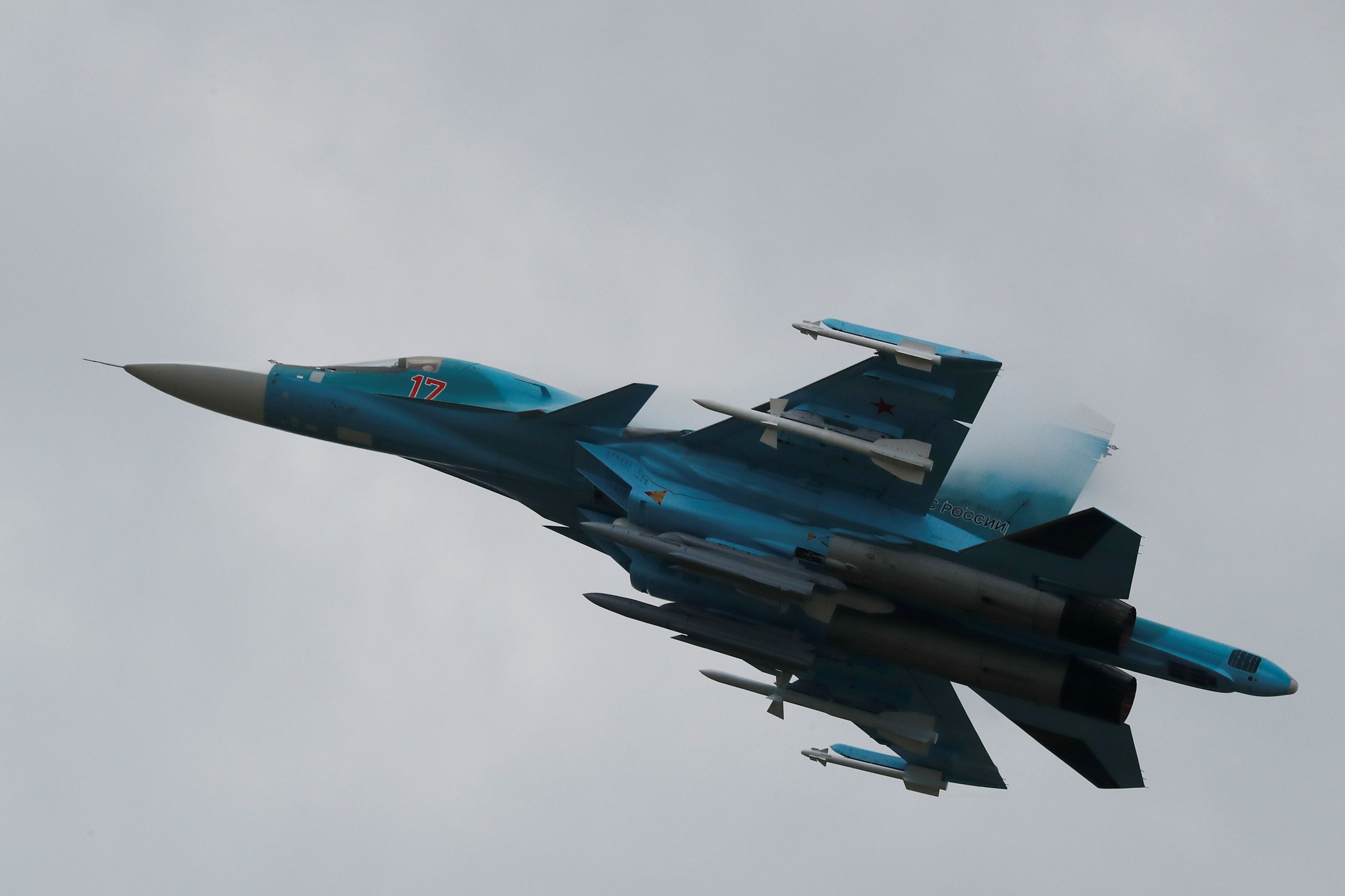 Die Ukraine soll sechs Kampfjets auf einer russischen Militärbasis zerstört haben. Dort sind diese auch Maschinen vom Typ Sukhoi Su-34 stationiert. (Symbolfoto)