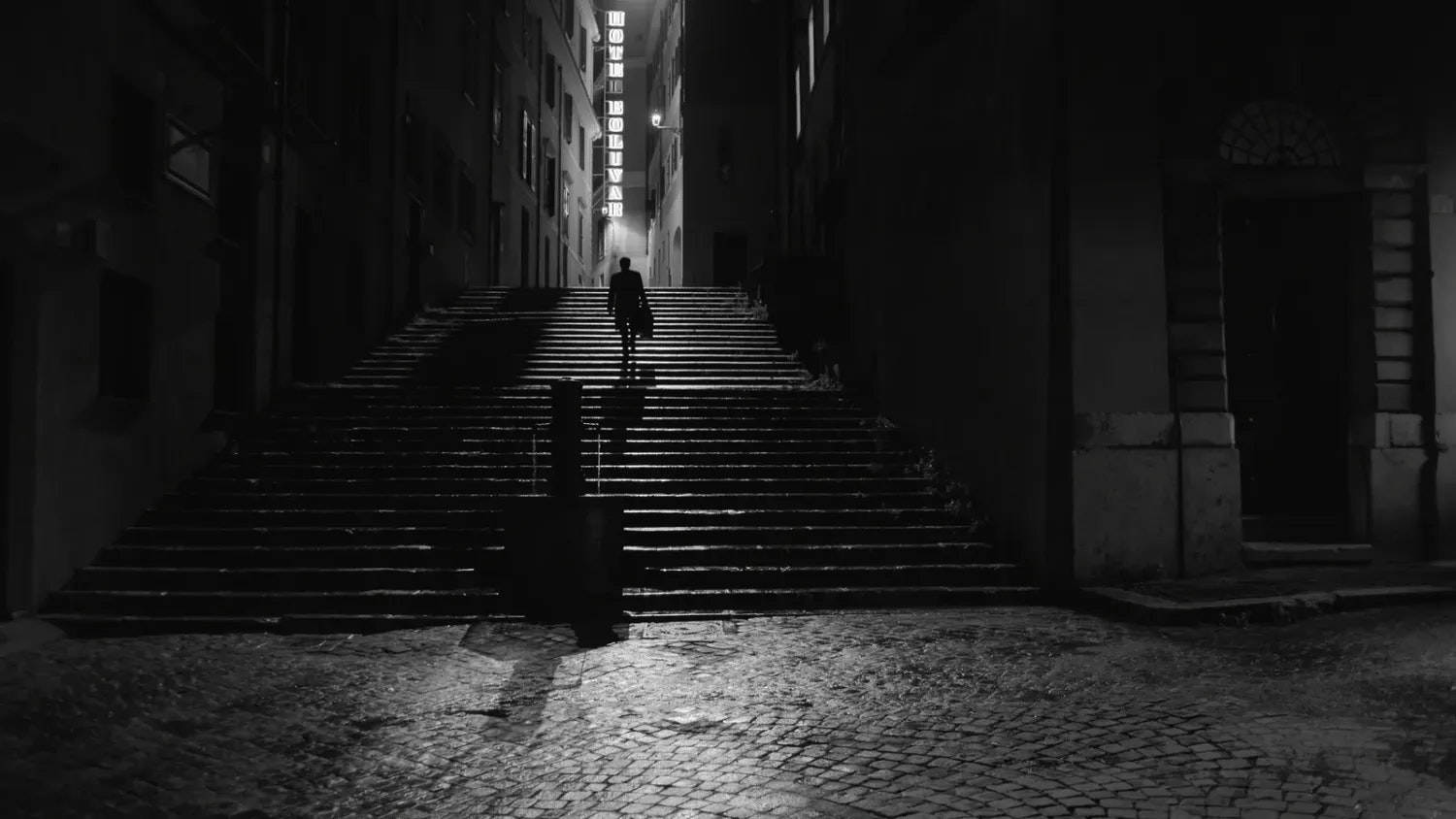 Die Film-Noir-Einflüsse in der Serie sind unübersehbar: Straßenszene in Rom.
