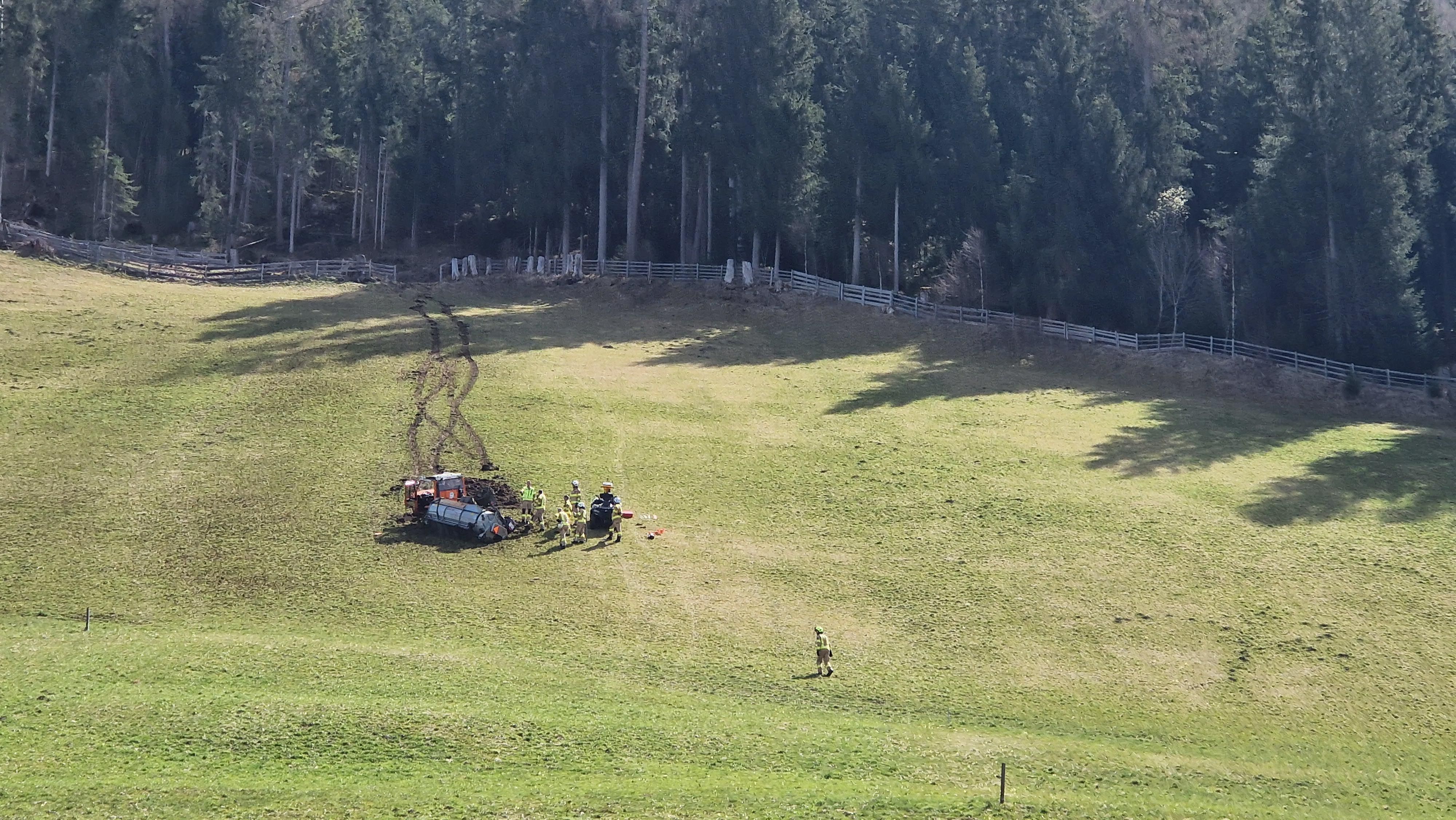 Nach dem Absturz wurde der 20-Jährige mit dem Rettungshubschrauber ins Krankenhaus transportiert. 