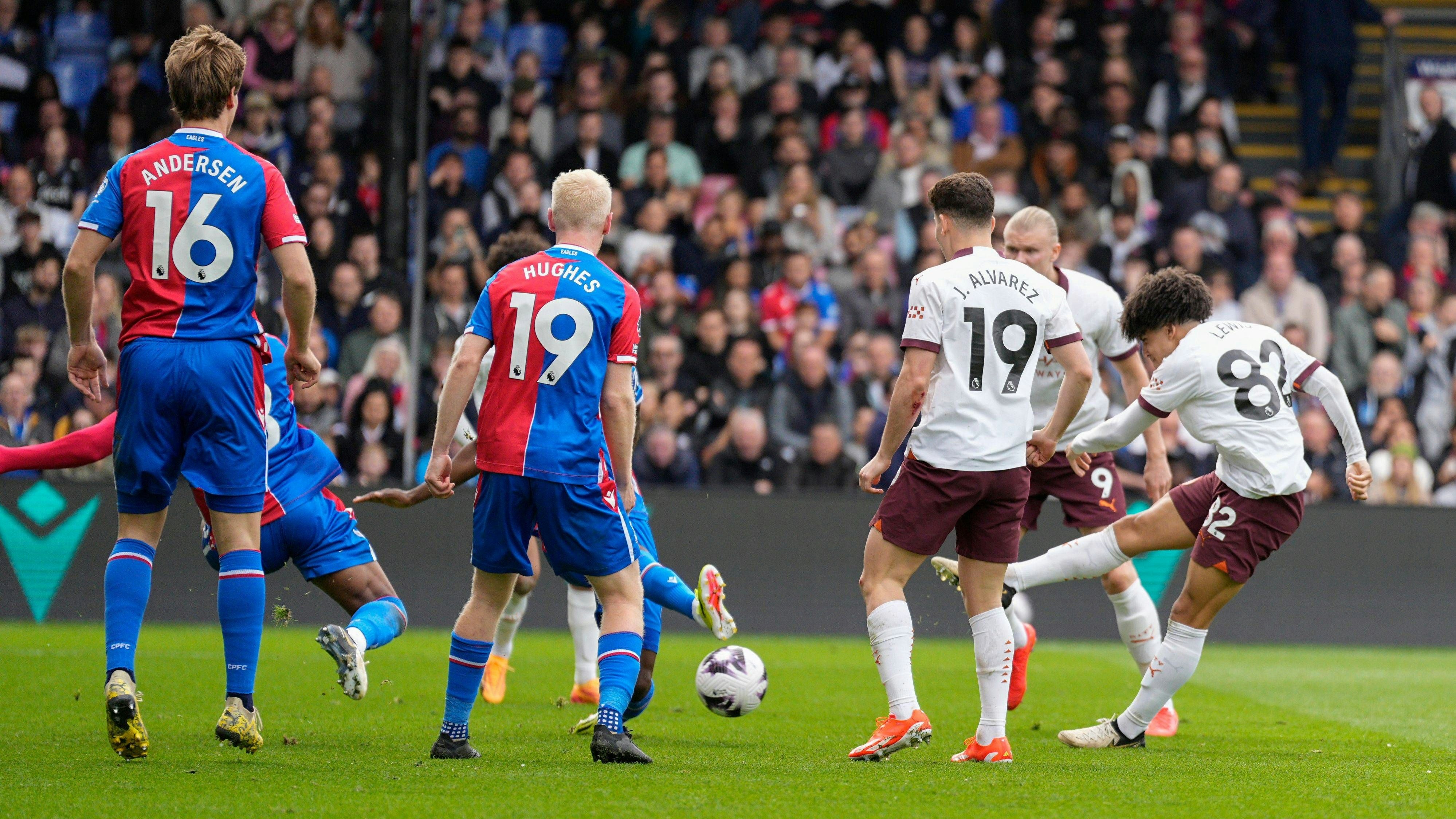 Rico Lewis drehte die Partie für Manchester City.