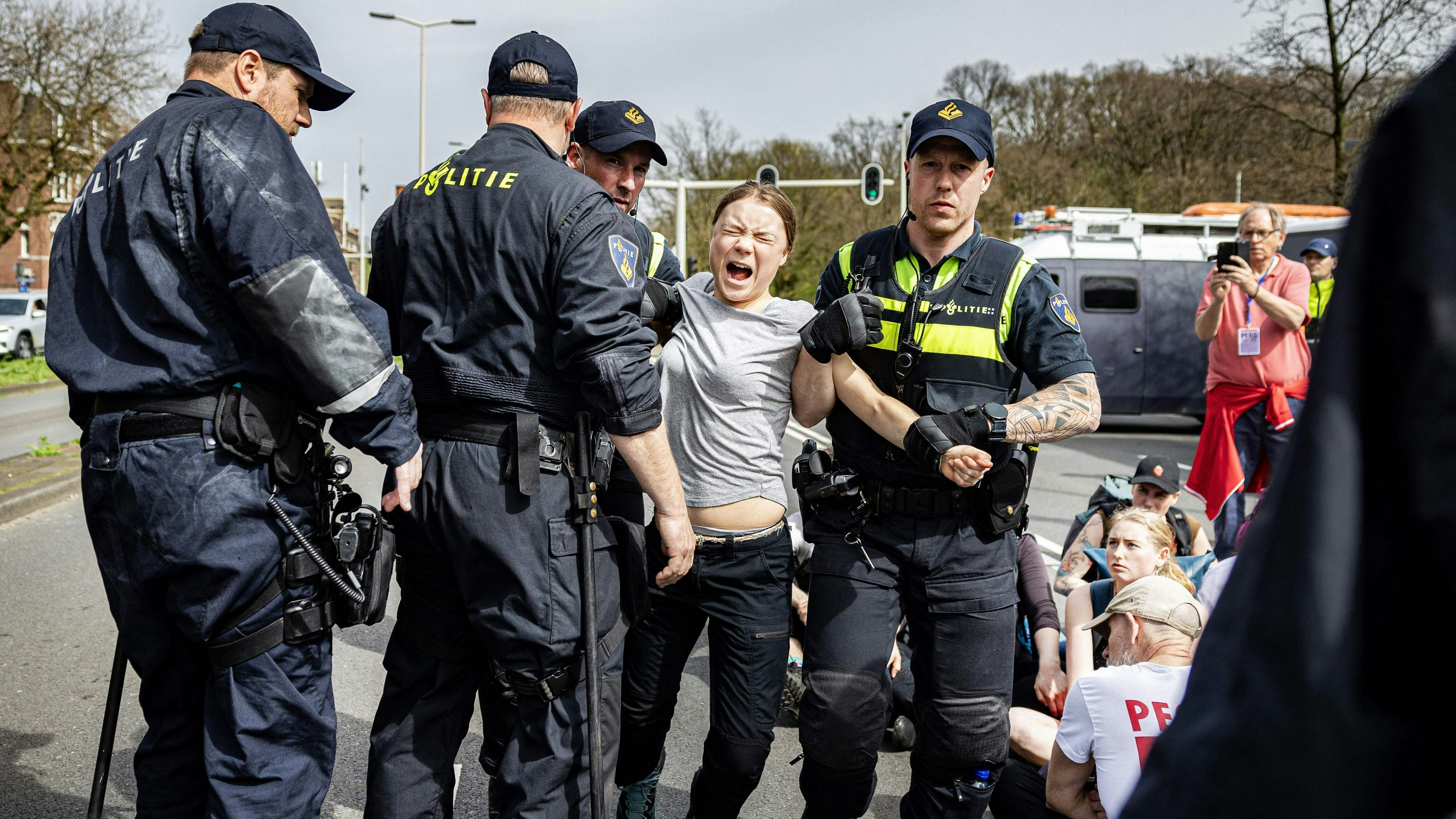Die schwedische Klimaaktivistin bei der Festnahme am Samstag.