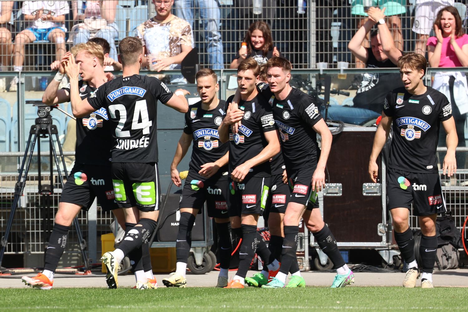 Sturm bejubelt Siegestorschütze Alexander Prass.