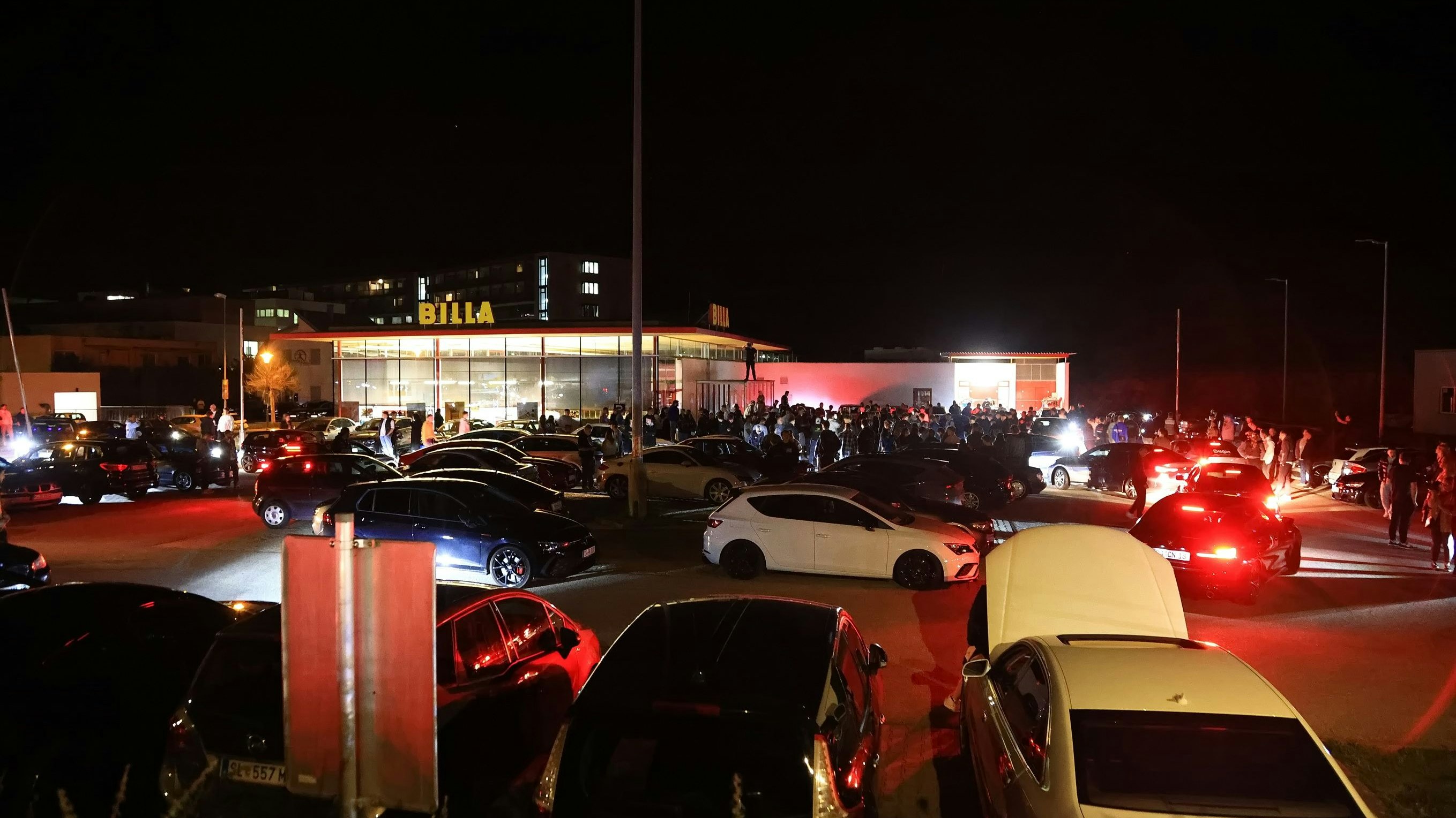 Dabei brauchten sie oft alle Parkplätze.