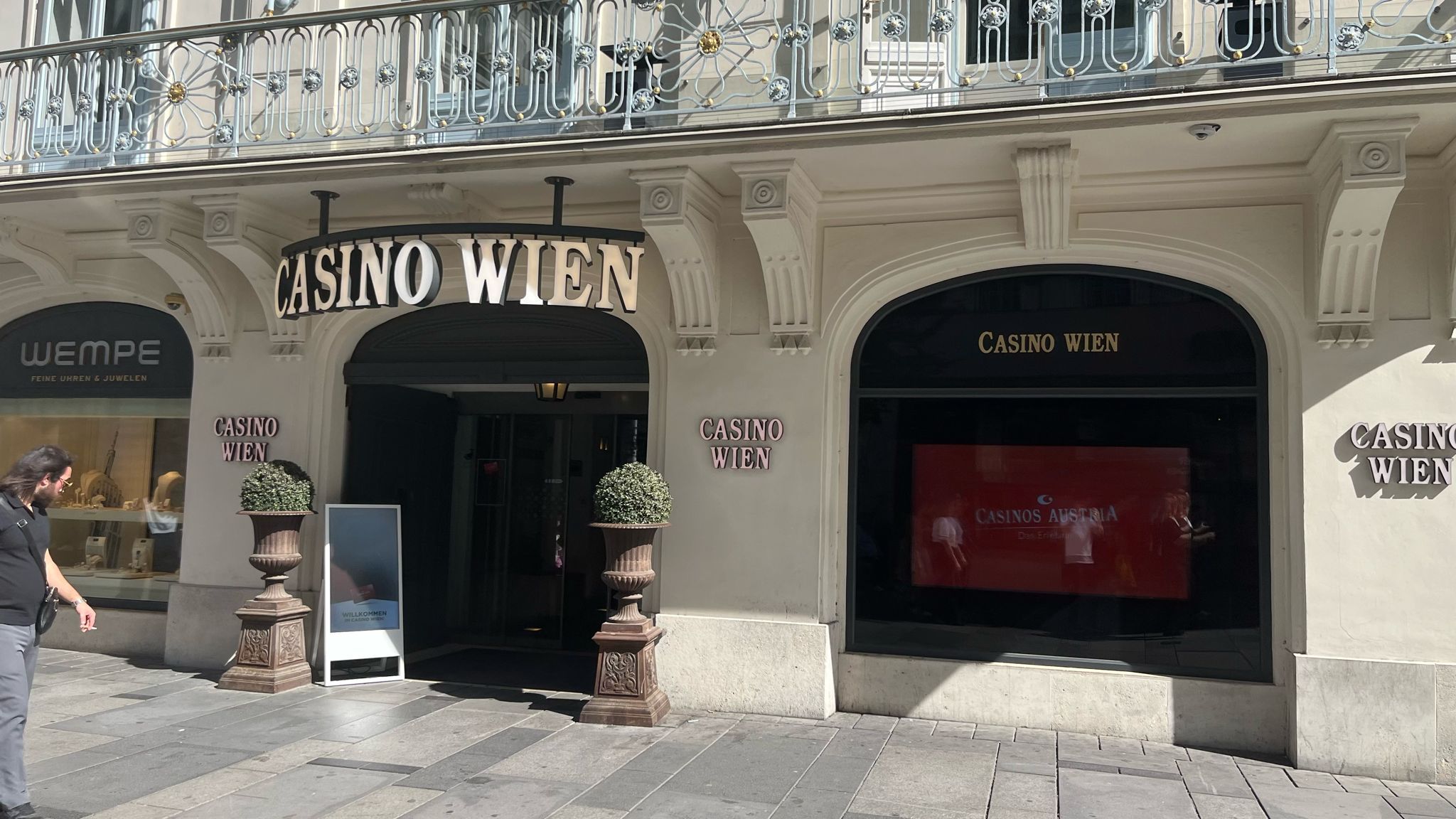 Im Casino Kärntner Straße sollen 100.000 Euro abhandengekommen sein – eine Mitarbeiterin steht unter Betrugsverdacht.