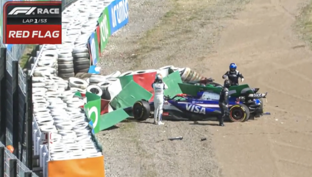 Ricciardo und Albon im Reifenstapel.