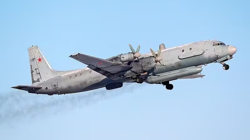 Die IL-20 ist mit spezieller Ausrüstung für die elektronische und Fernmeldeaufklärung ausgerüstet.