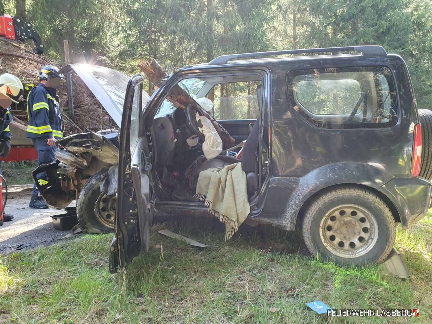Der Wagen des Pensionisten wurden bei der Kollision in St. Oswald (Bez. Freistadt) völlig zerstört.