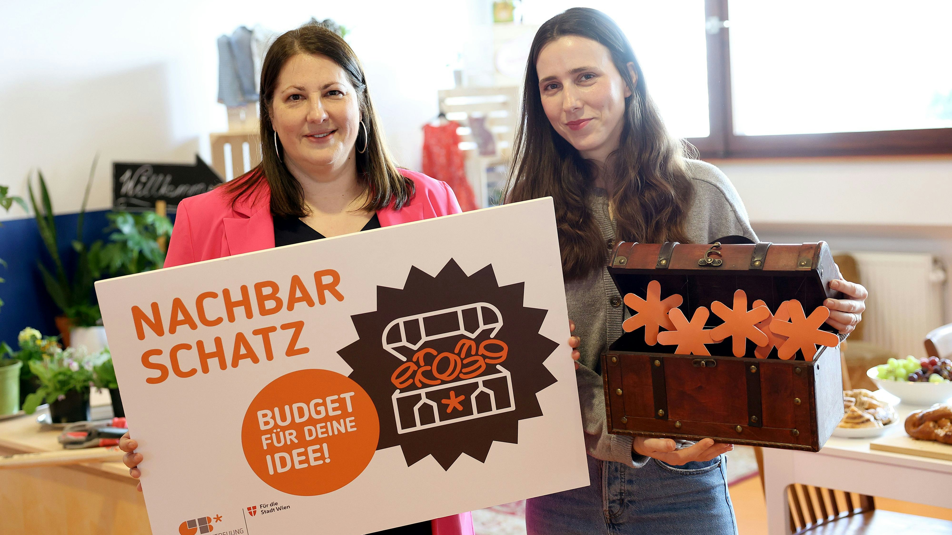 Vizebürgermeisterin Kathrin Gaál besucht das neue Gebietsbetreuungs Stadterneuerung-Lokal in der Bernoullistrasse 1.