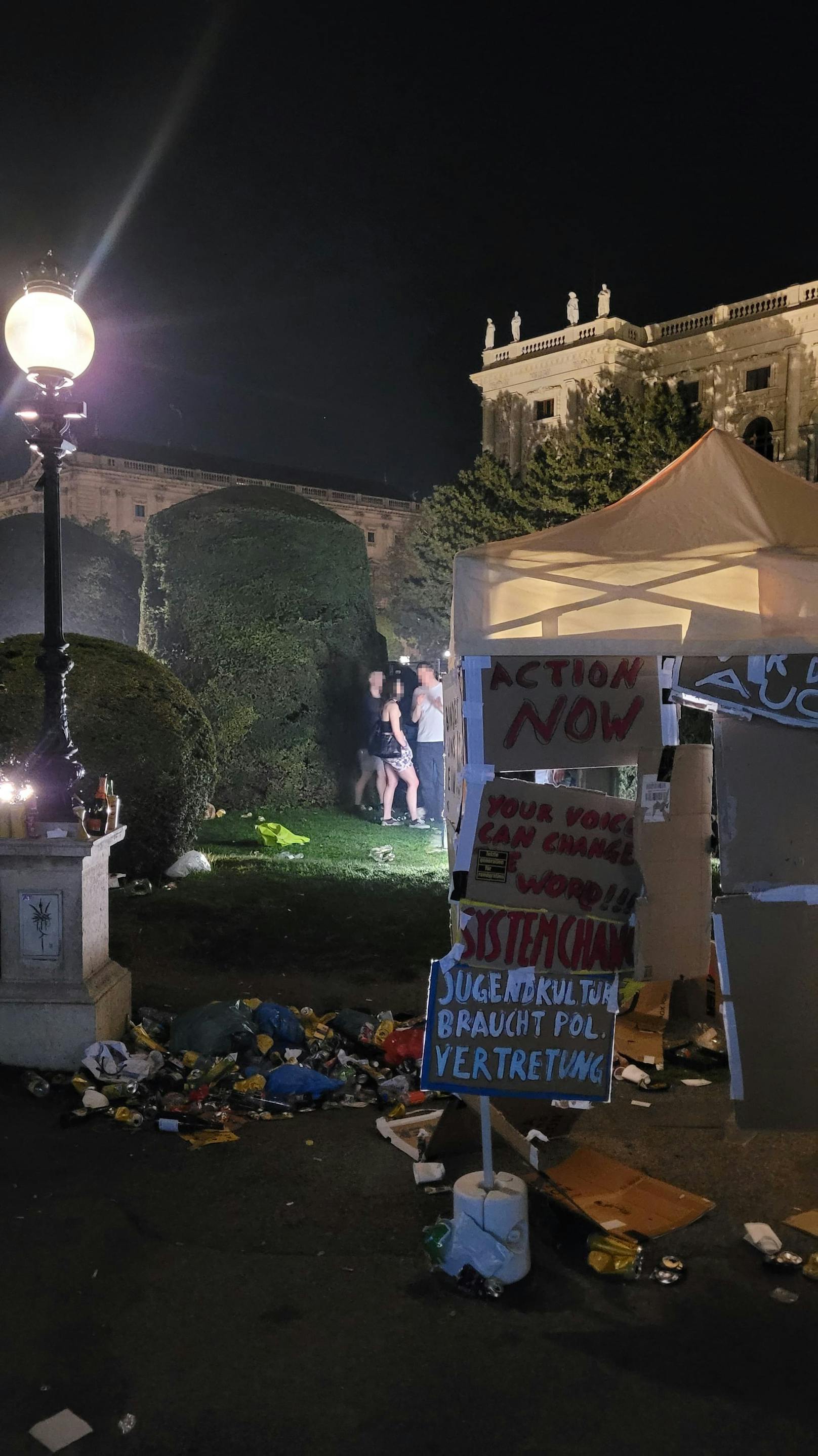 Der Maria-Theresien-Platz nach dem Klima-Protest in Wien