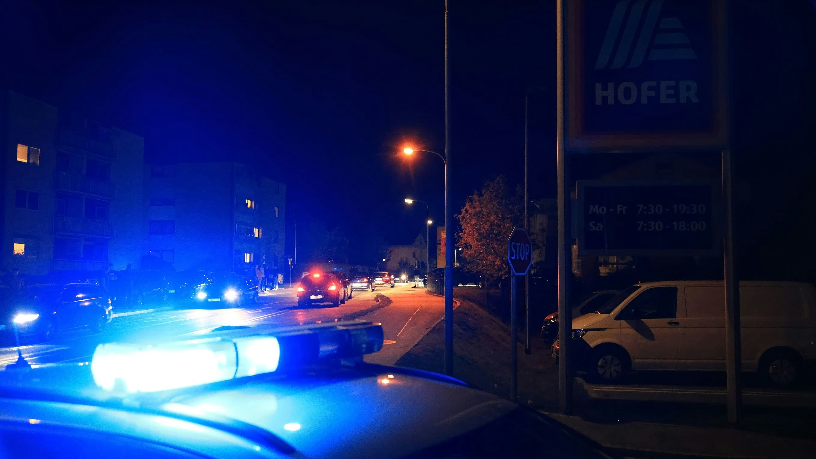 Die Polizei konnte die Gruppe aber immer wieder trennen.