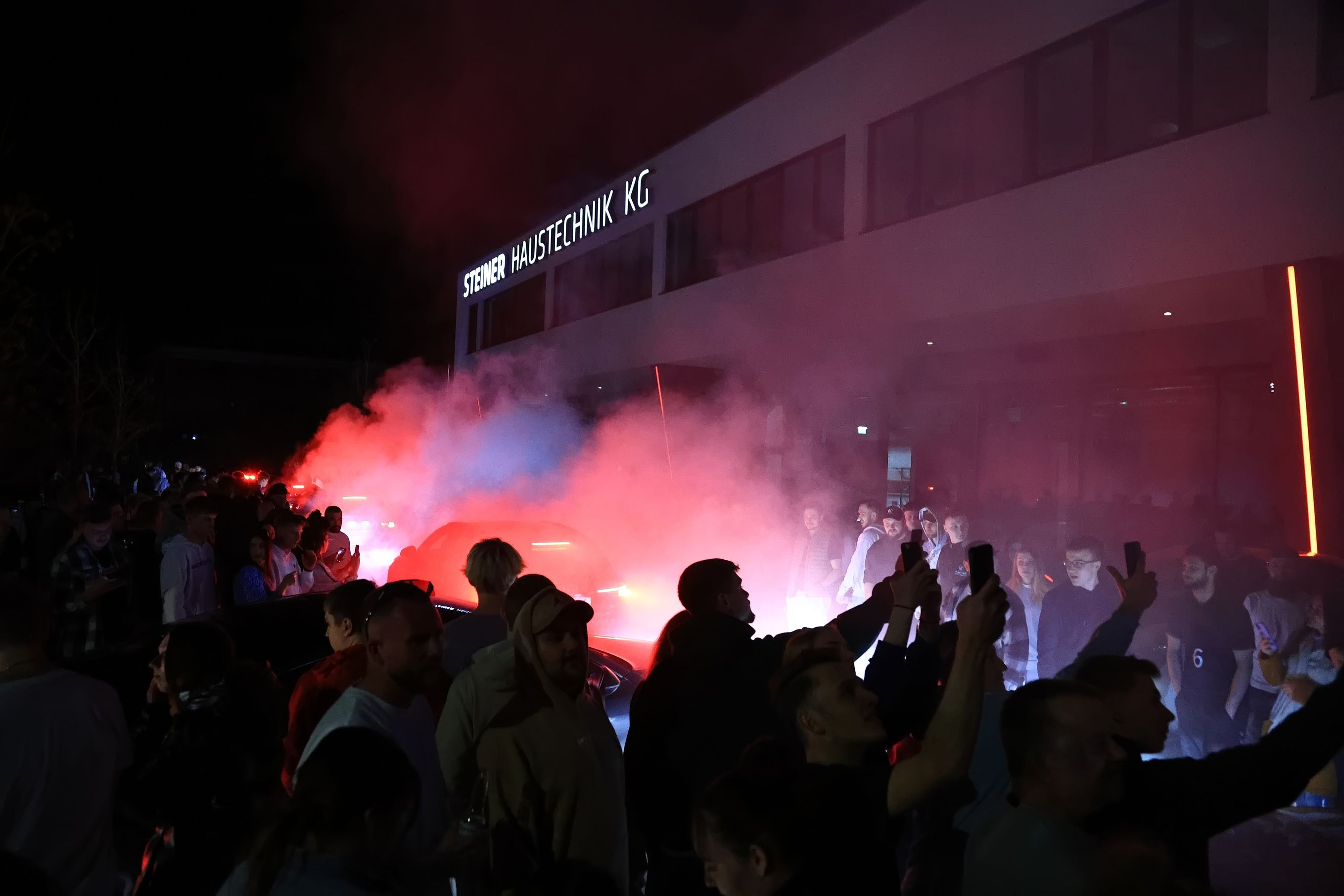 Rund 500 Autos sollen sich beim Tuningtreffen in Salzburg befunden haben.