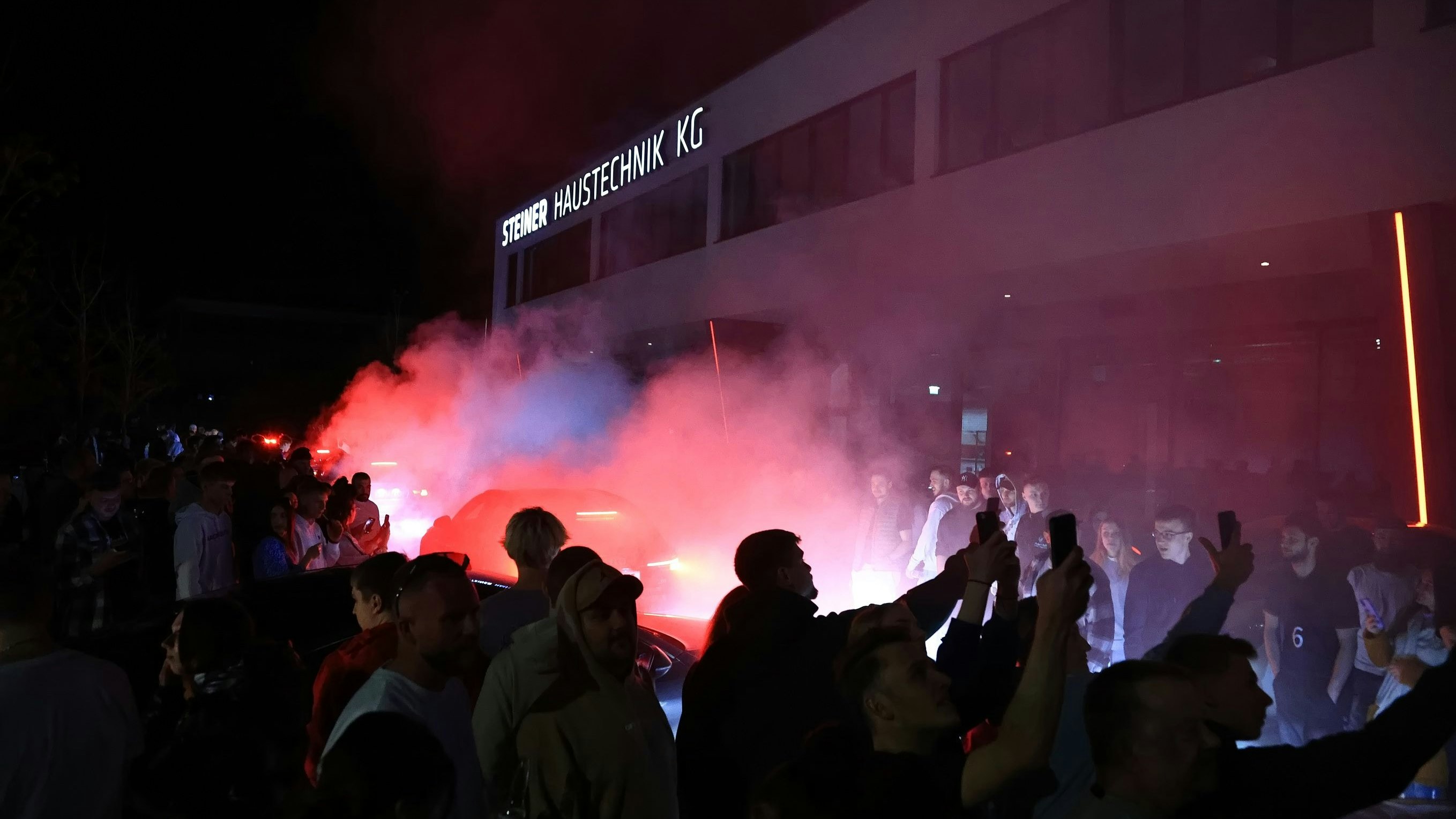 Rund 500 Autos sollen sich beim Tuningtreffen in Salzburg befunden haben.
