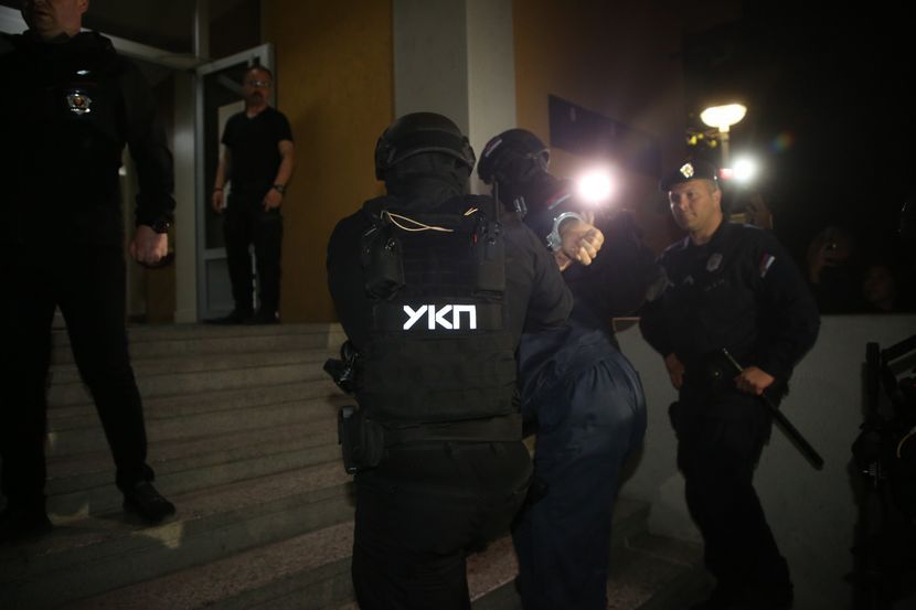 Der Bruder des Verdächtigen bei der Verhaftung am 6. April 2024 – zwei Tage später war er tot.