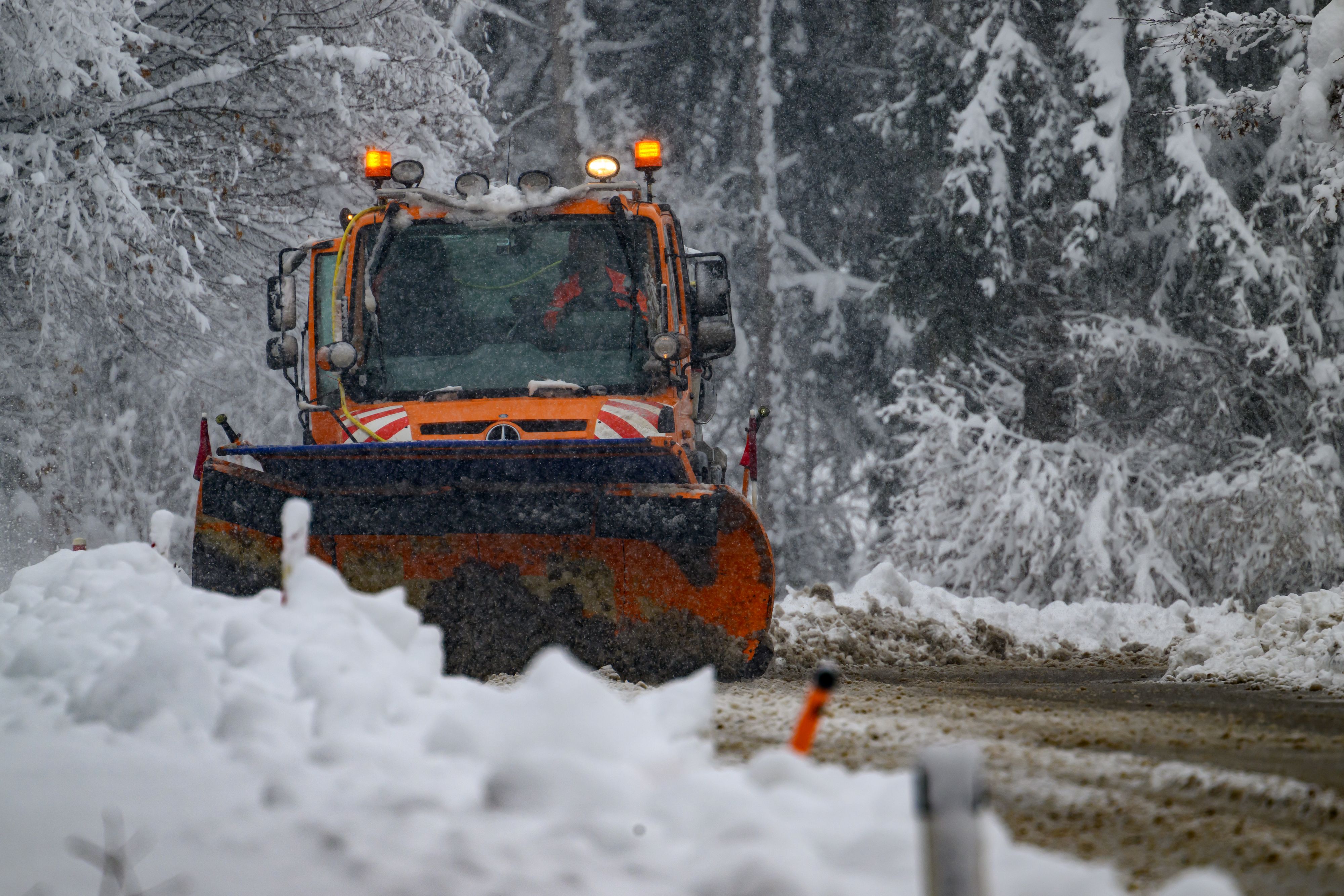Ein Räumfahrzeug im Einsatz. Symbolbild.