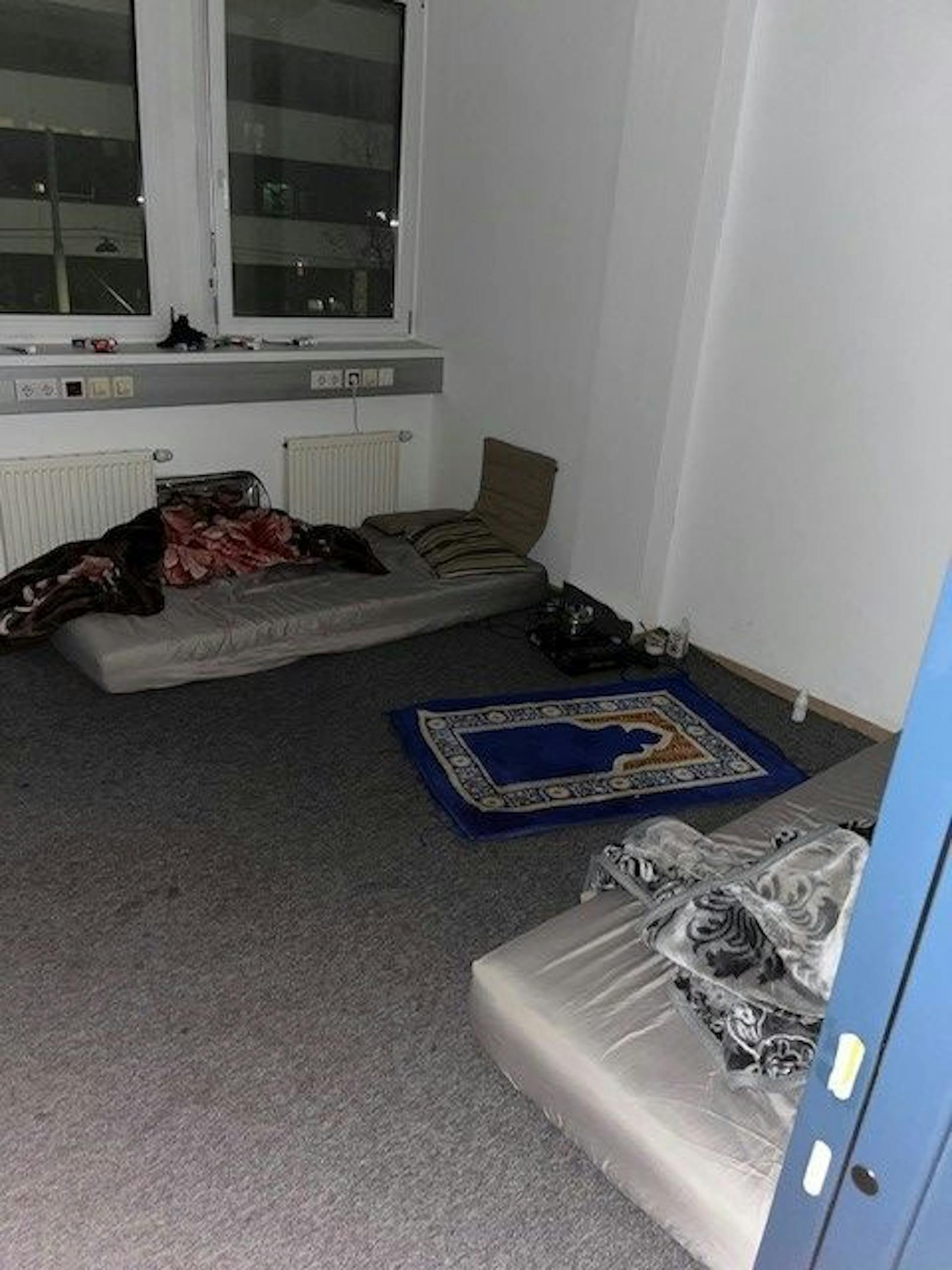 Die Gruppe Sofortmaßnahmen entdeckte bei einer Kontrolle in Wien-Brigittenau illegale Wohnnungen in einem Bürogebäude.