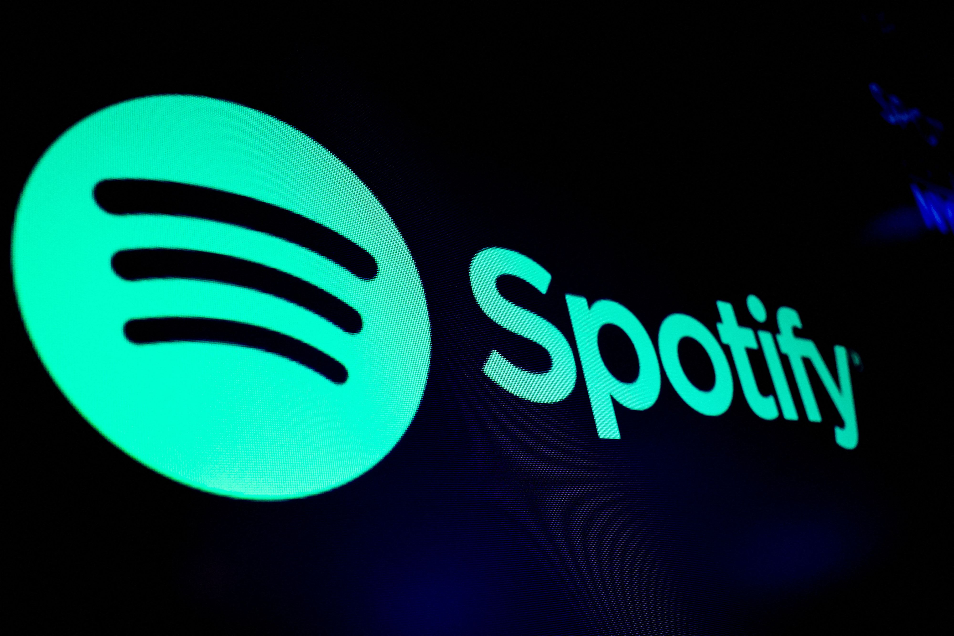 Bei Spotify sollen sich die Preise ab 2024 ändern: Bis Ende April will das Unternehmen etwa ein bis zwei US-Dollar pro Monat teurer werden.