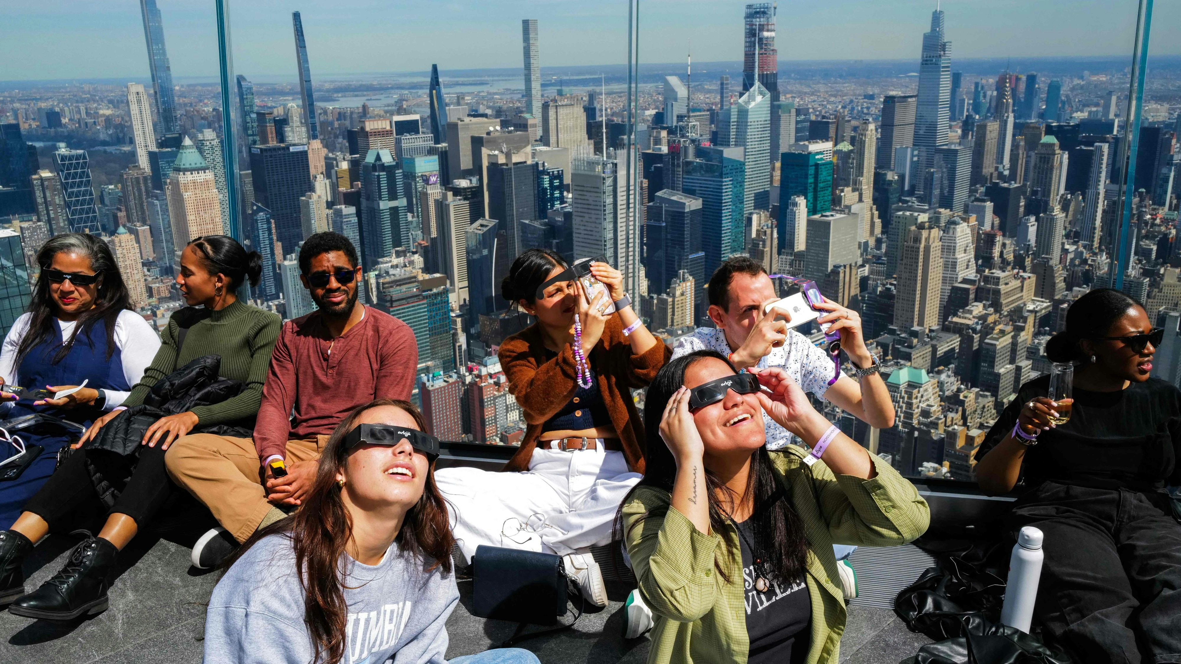 "Edge" in New York City: Auf der Aussichtsplattform im 100. Stock mit Glasboden, Bar und Rundumblick ließ sich die Sonnenfinsternis gut beobachten