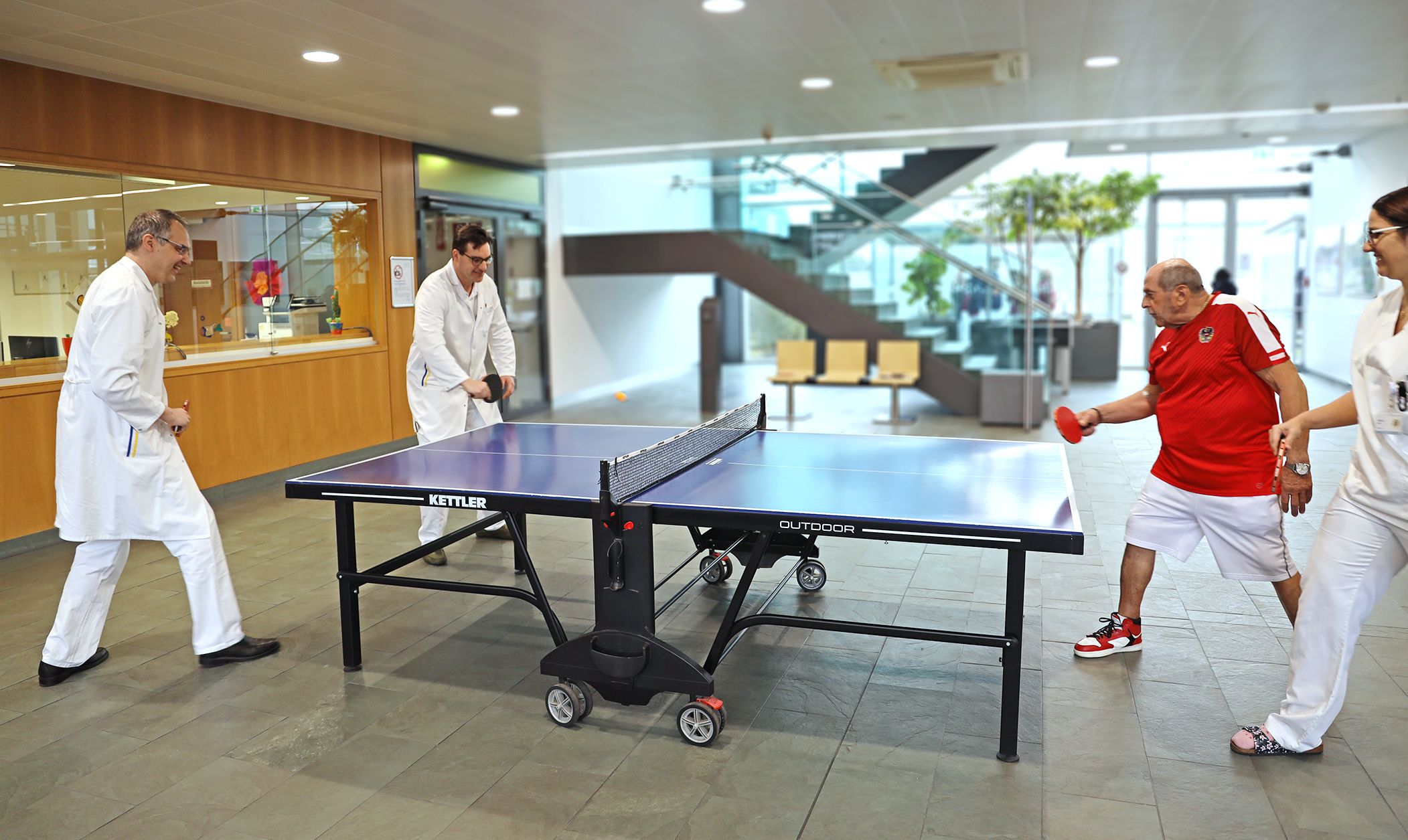 Dank der neuen Methode kann der Patient wieder Tischtennis spielen