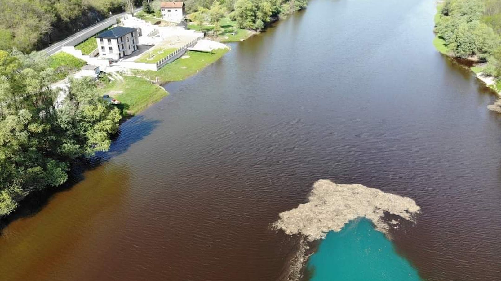 Der attraktive Touristenhotspot am Fluss Neretva ist vor allem für Schwimmer, Angler und Kajakfahrer eine viel besuchtes Urlaubsziel.