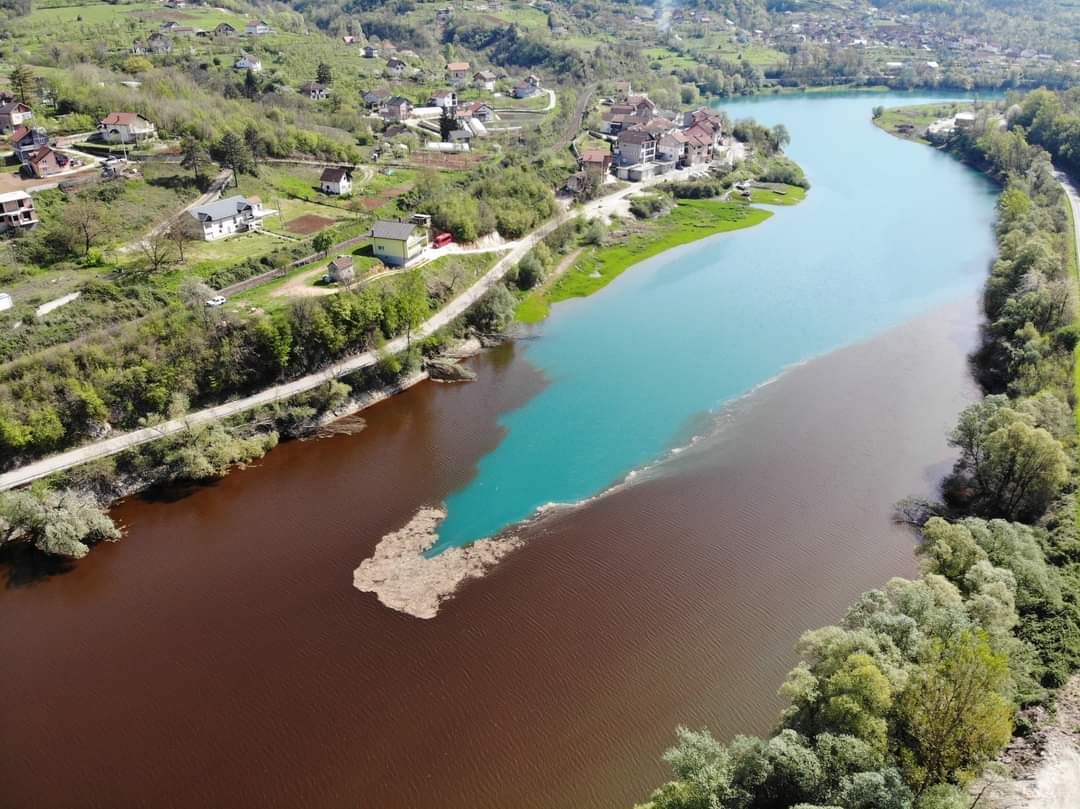 Schwimmen, Angeln, Kajakfahren? Dieser (Müll-)See soll einer der schönsten Orte Bosnien-Herzegowinas sein.