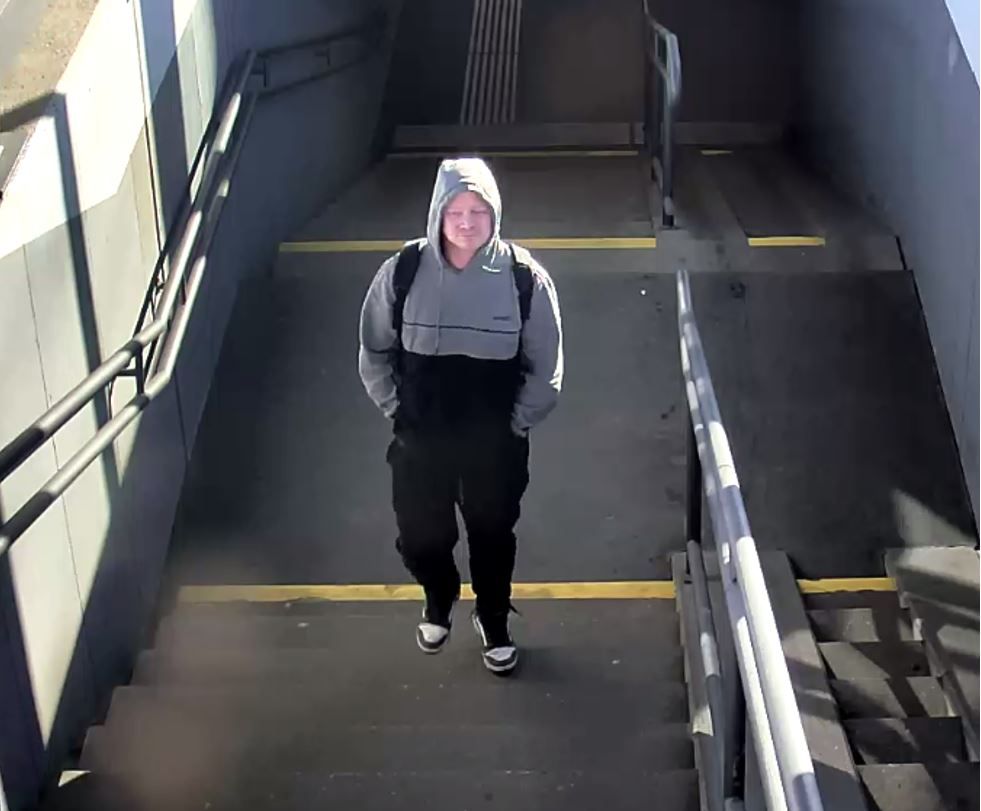 Unbekannter stahl E-Bike am Bahnhof Felixdorf