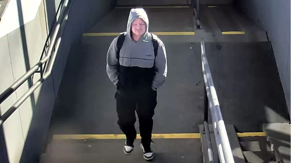 Unbekannter stahl E-Bike am Bahnhof Felixdorf