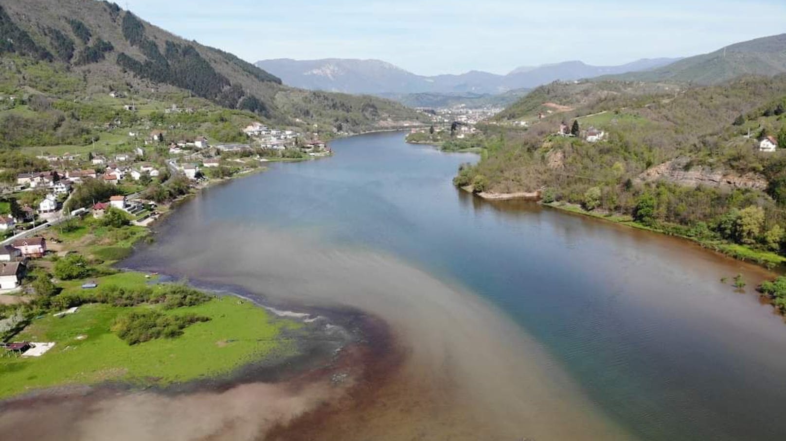 Erst kürzlich wurde der See "Jablaničko Jezero" im Zuge des <a data-li-document-ref="120028758" href="https://www.heute.at/s/seeufer-in-oesterreich-unter-besten-straenden-der-welt-120028758">Golden Beach Awards 2024</a> zu einem der 100 schönsten 100 Strände der Welt ausgezeichnet.