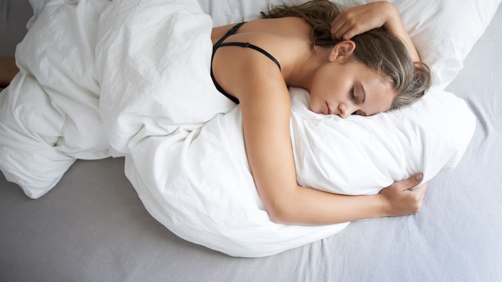 3 Gründe, warum du nicht im BH schlafen solltest