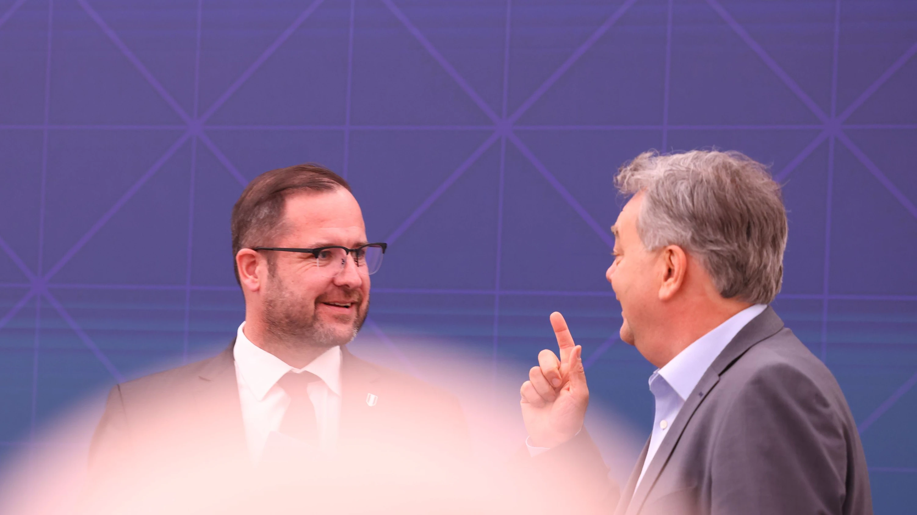 Vizekanzler Werner Kogler und Christian Hafenecker kurz vor dem Nationalen Sicherheitsrat.