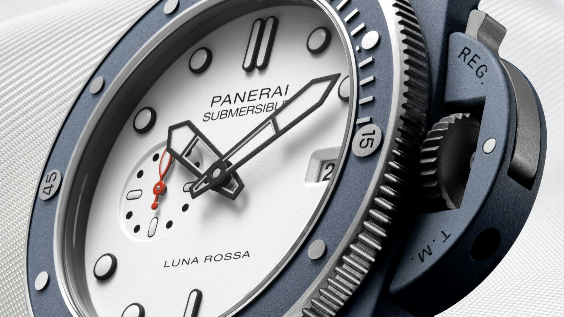 Panerai "Submersible QuarantaQuattro Luna Rossa Ti-Ceramitech"