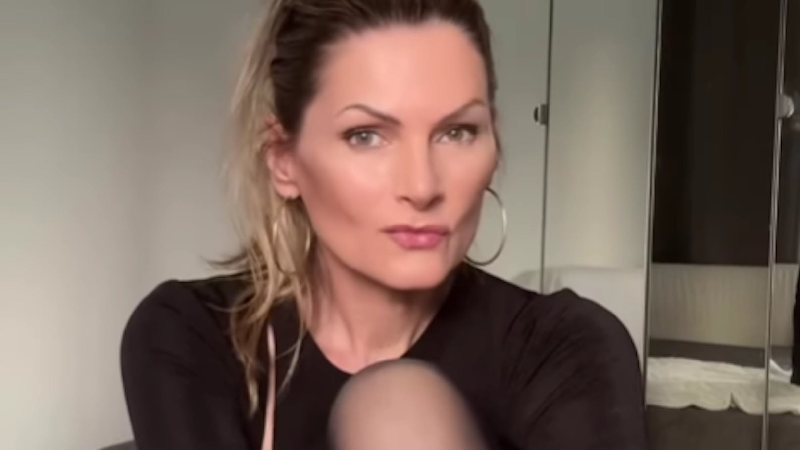 Ex-ORF-Star Kaiser: Viel zu sexy für Social-Media?