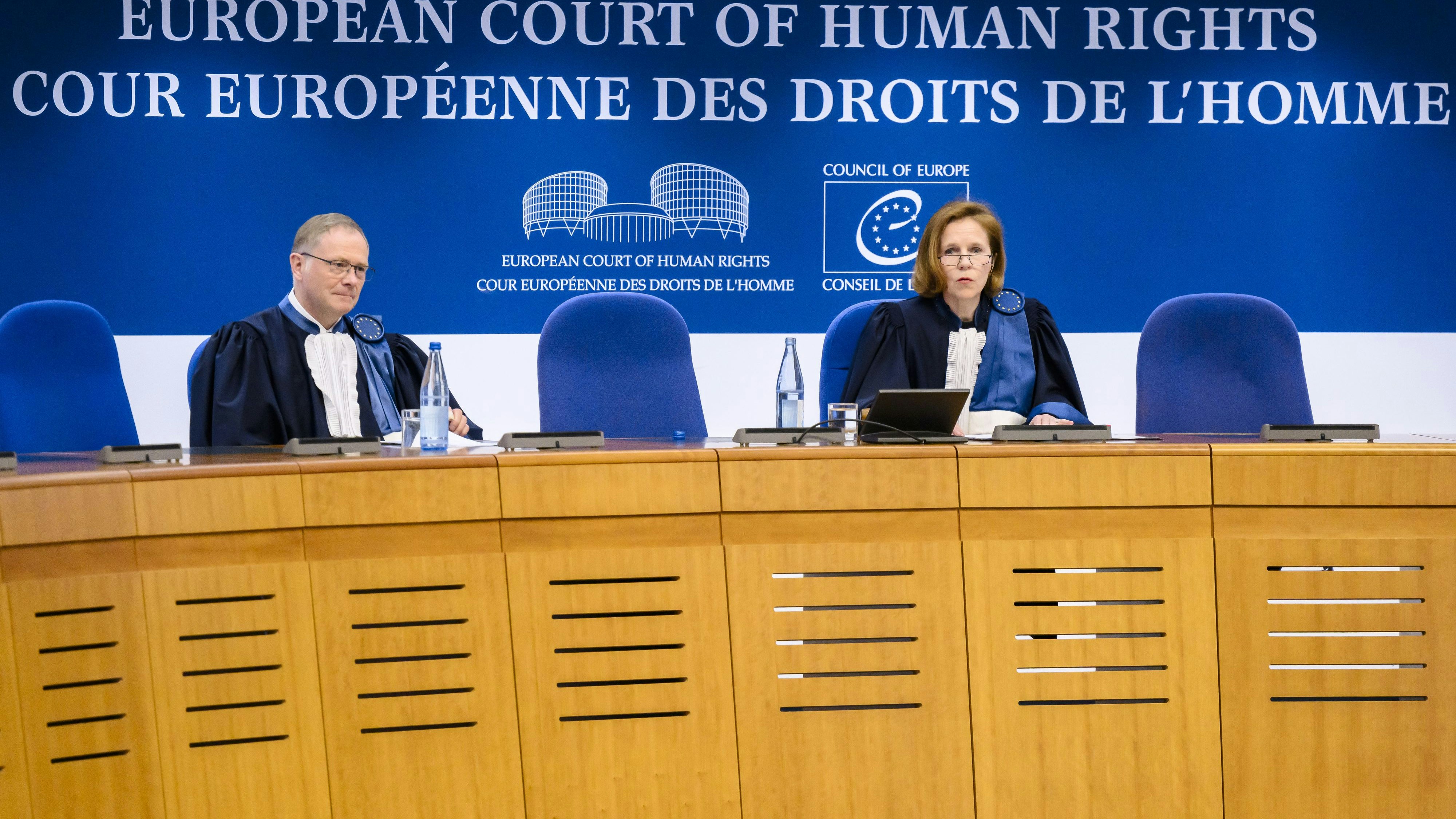 Die Präsidentin des Gerichts, Siofra O'Leary, spricht anlässlich der Veröffentlichung der Entscheidung der Großen Kammer des Europäischen Gerichtshofs für Menschenrechte 