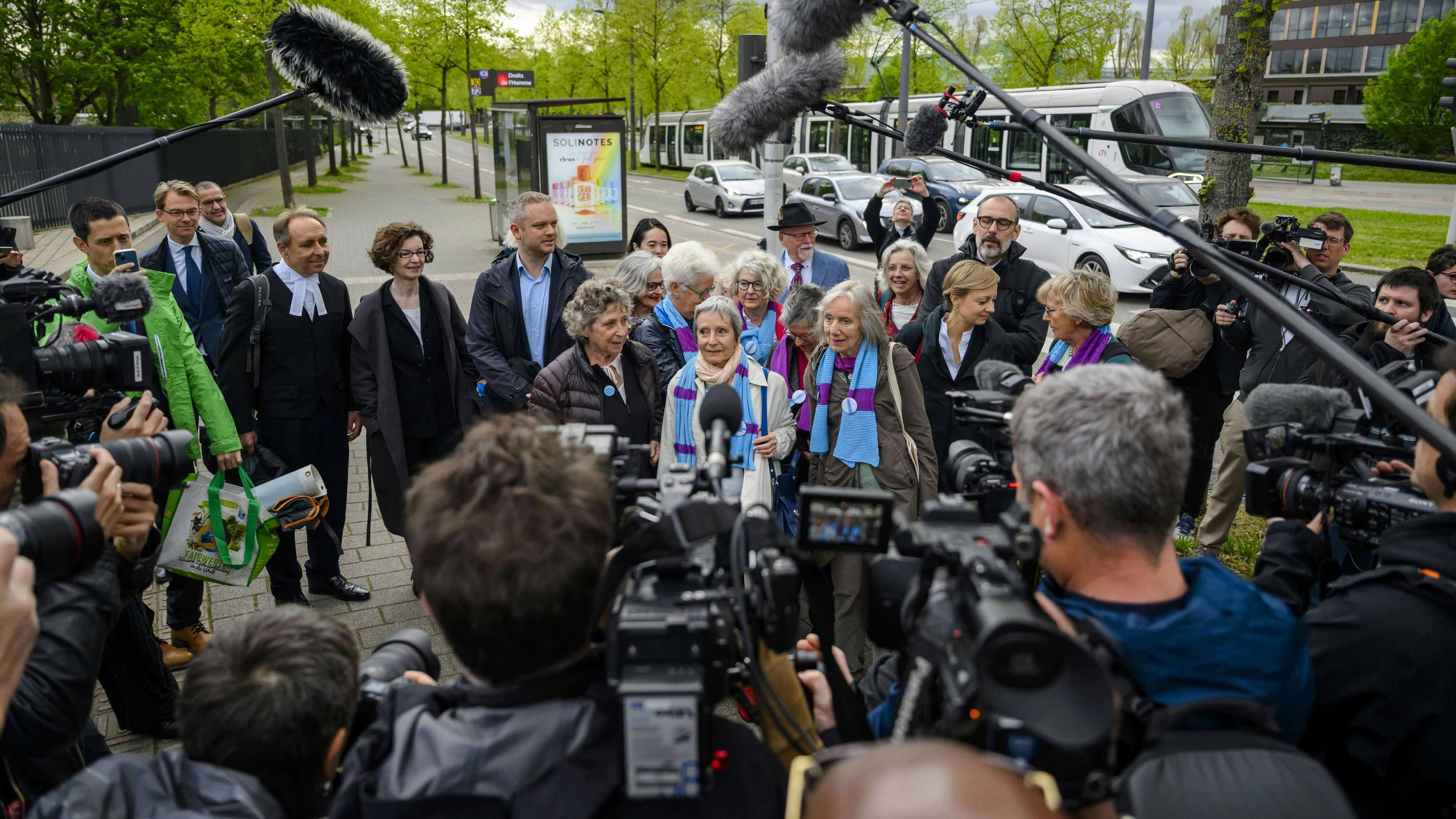 Heute.at - Omas siegen in Klimaklage gegen die Schweiz
