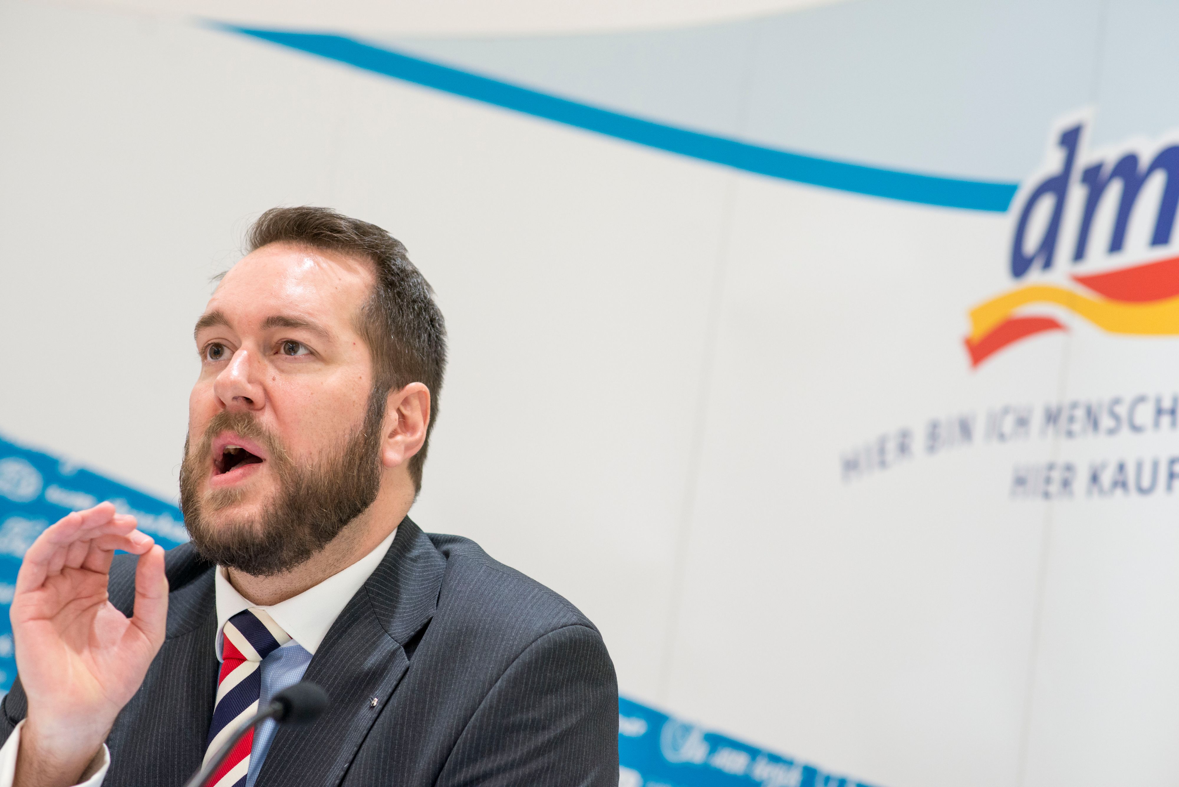 Dm Österreich-Chef Harald Bauer sieht längere Ladenöffnungszeiten kritisch.