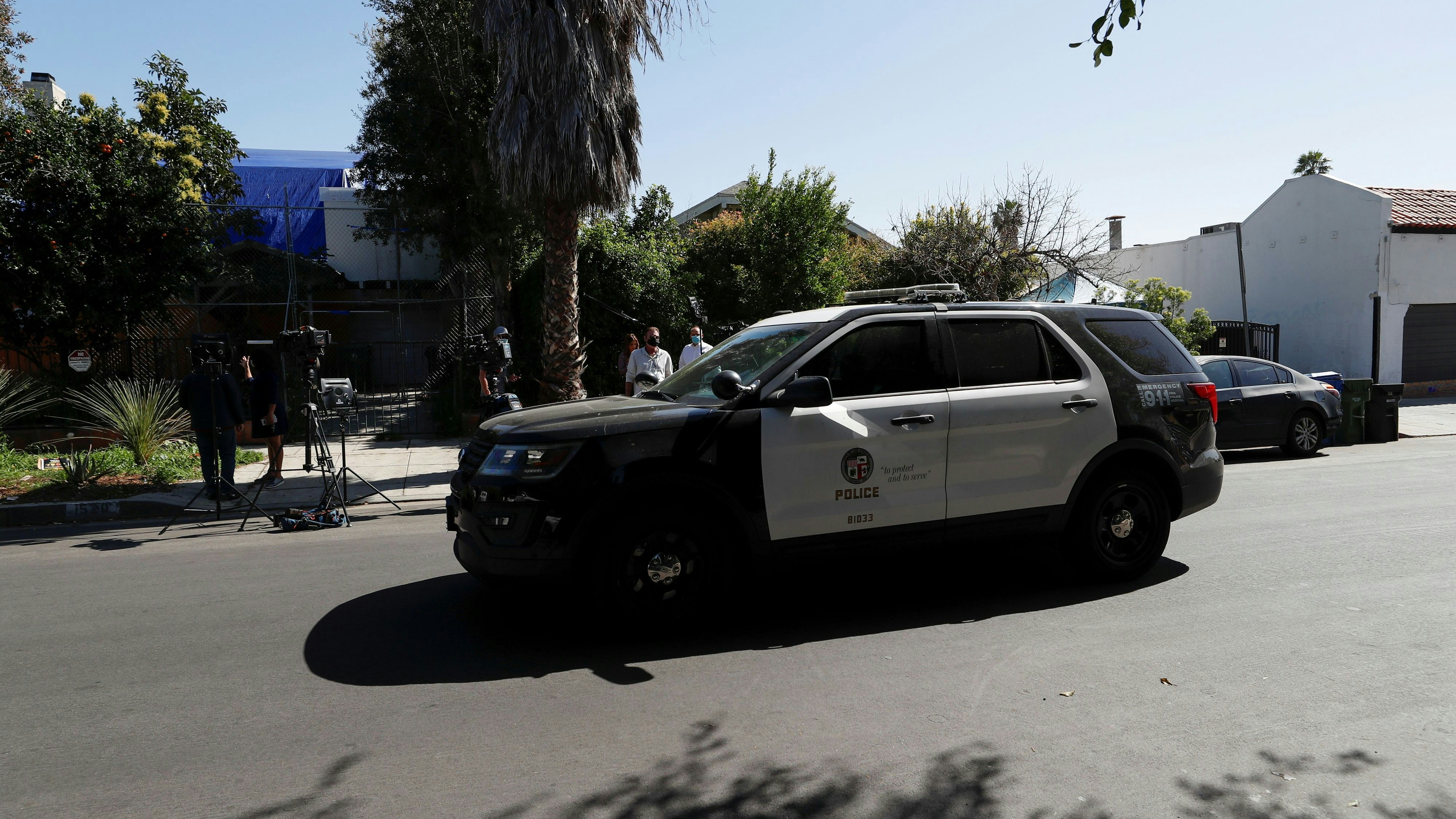 Die Polizei von Los Angeles machte am Dienstag einen traurigen Fund auf einer Autobahn: Ein wenige Monate altes Baby lag tot am Straßenrand.