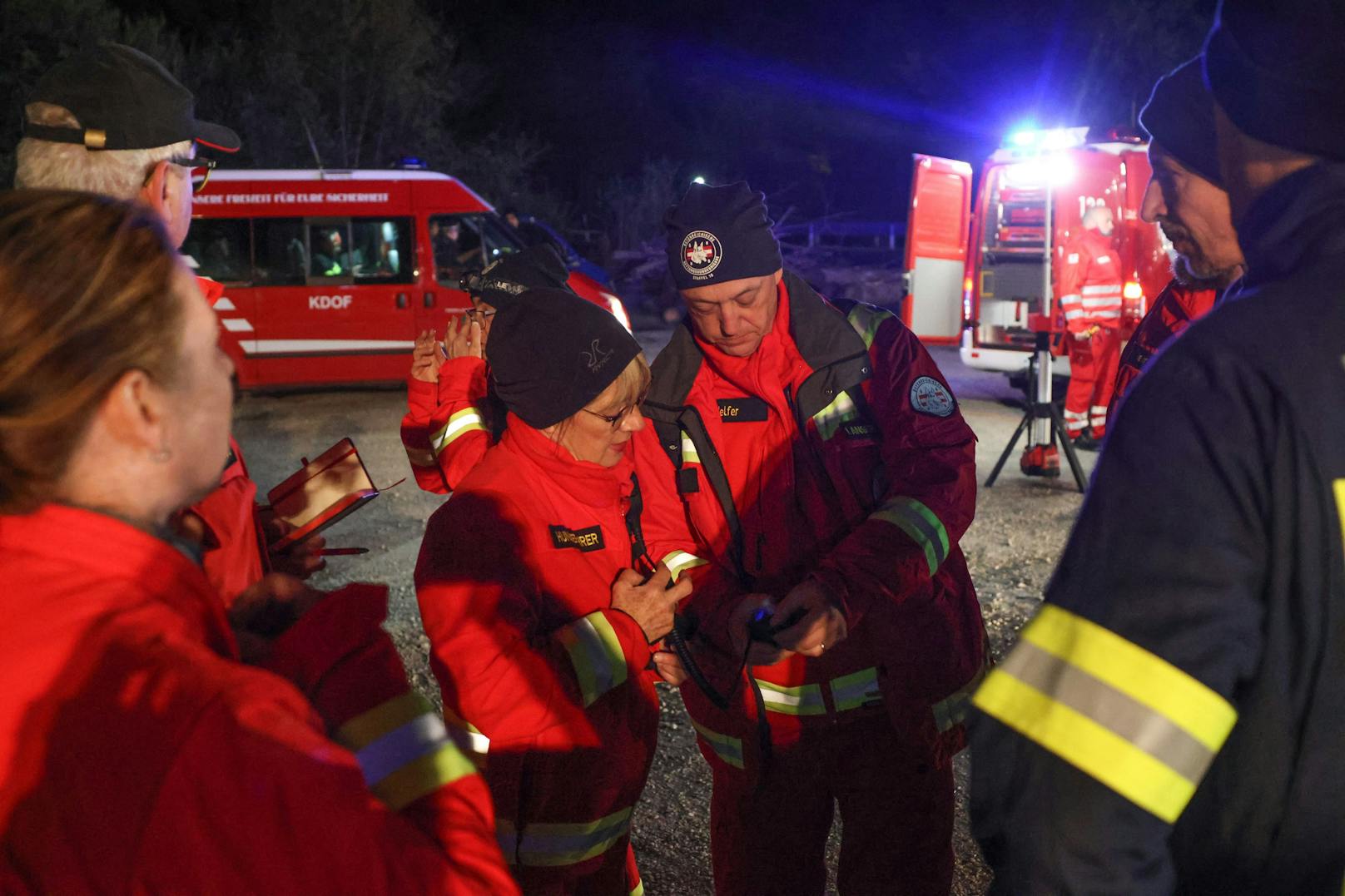 Ebenso war sein Pkw am dortigen Parkplatz abgestellt. Da jedoch vom 83-Jährigen jede Spur fehlte, verständigte der Bekannte des Vermissten die Polizei.